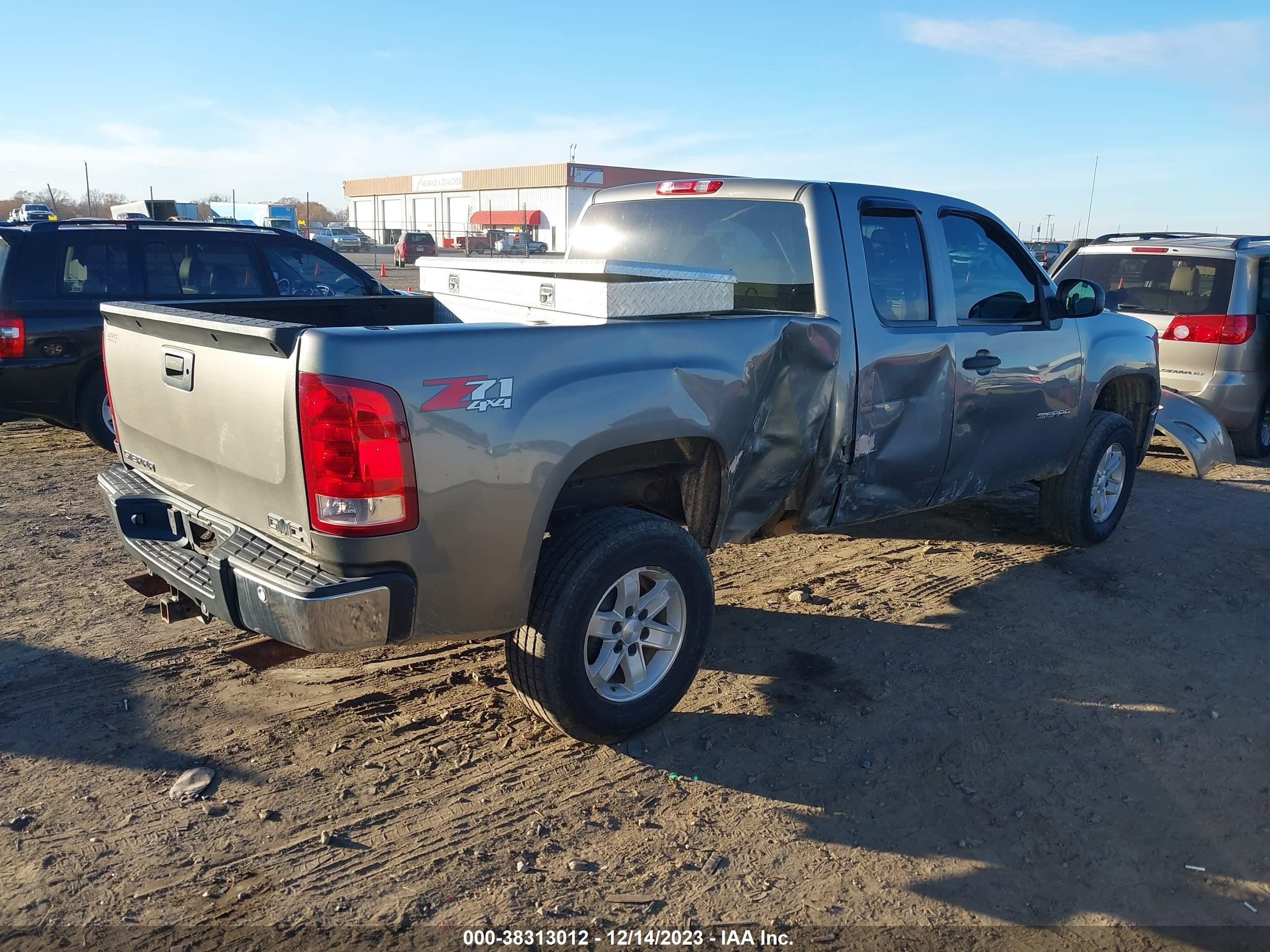 Photo 3 VIN: 1GTEK29029Z105744 - GMC SIERRA 