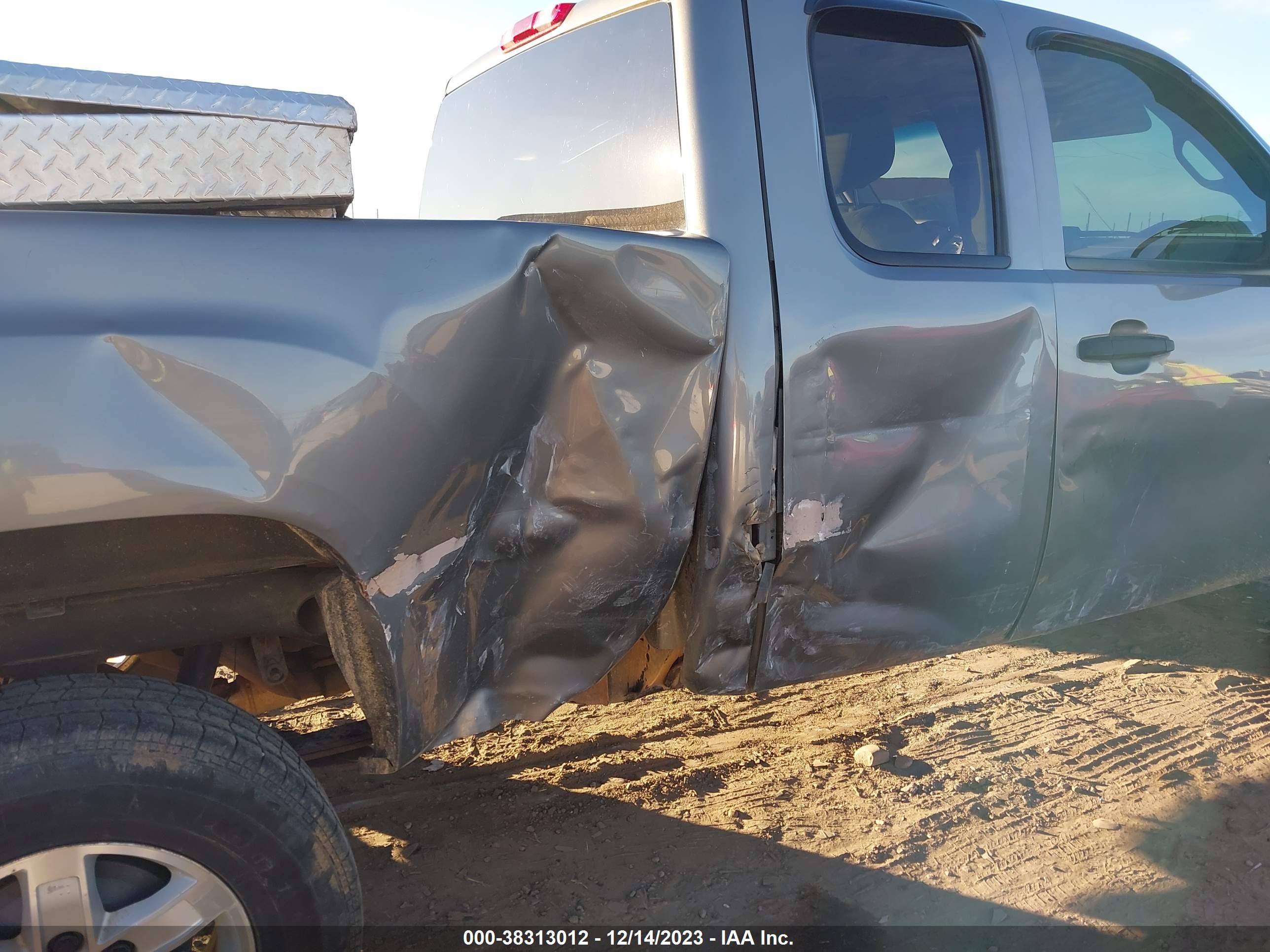 Photo 5 VIN: 1GTEK29029Z105744 - GMC SIERRA 