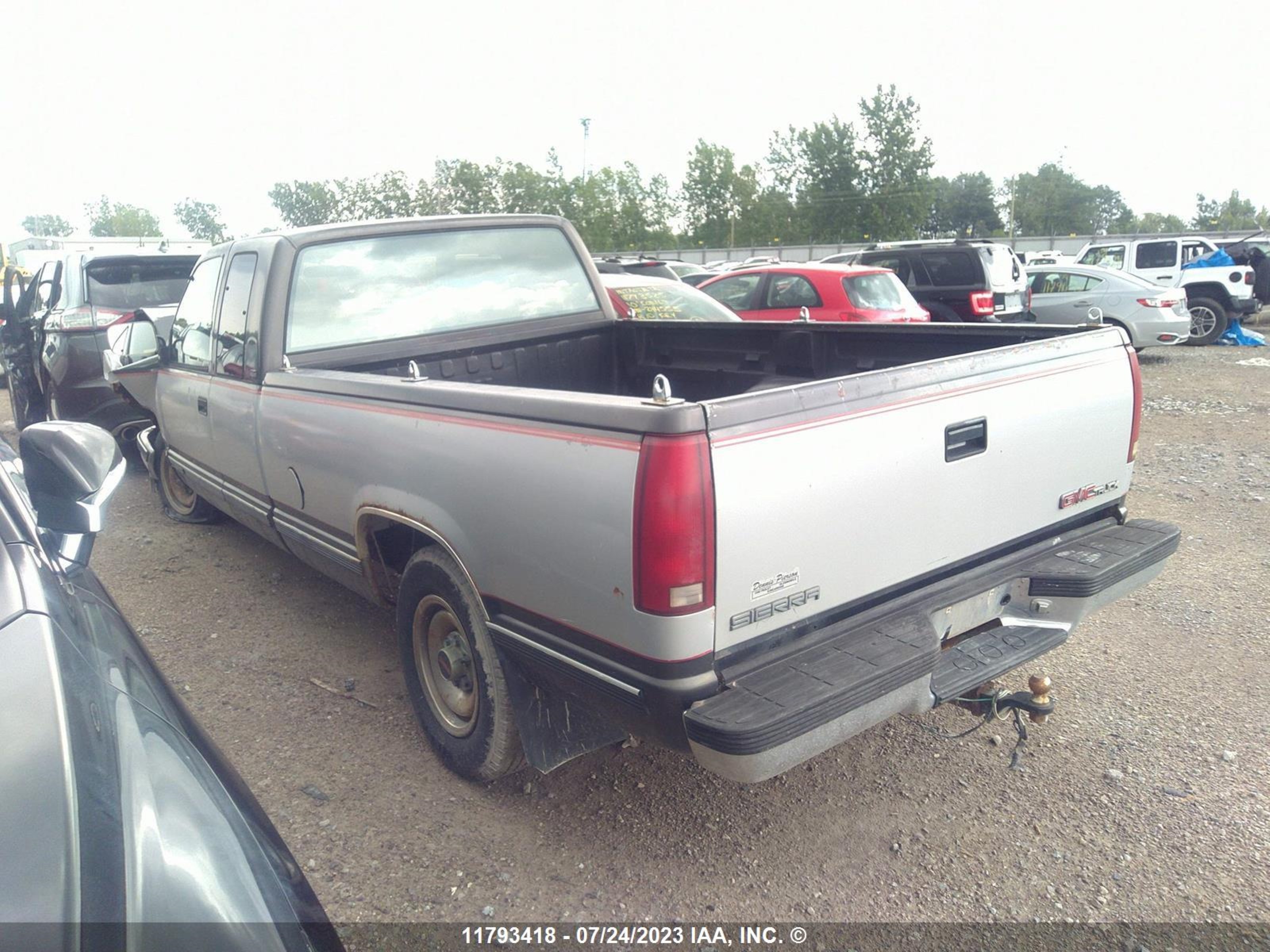 Photo 2 VIN: 1GTFC29K8PE562789 - GMC SIERRA 