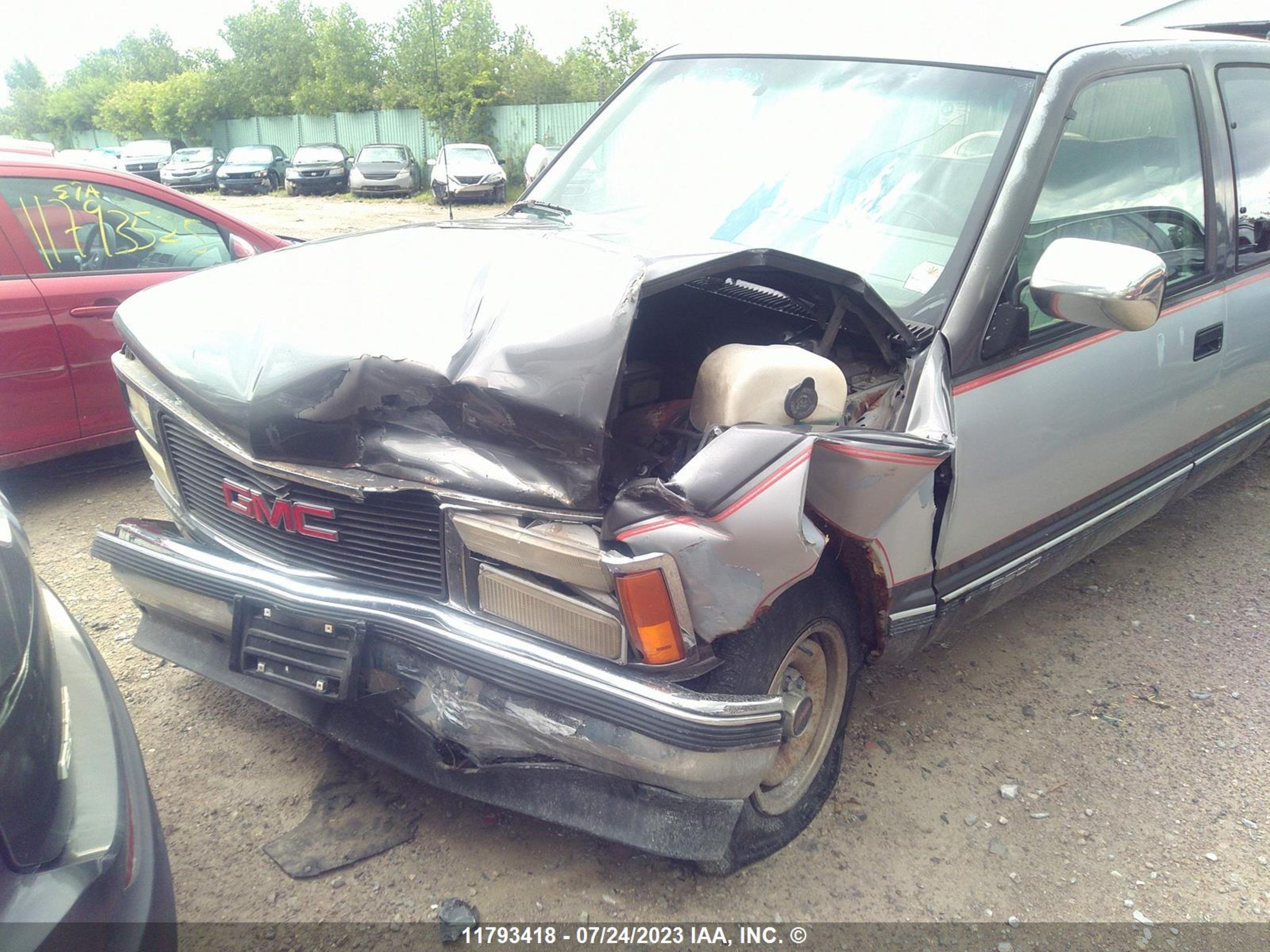 Photo 5 VIN: 1GTFC29K8PE562789 - GMC SIERRA 