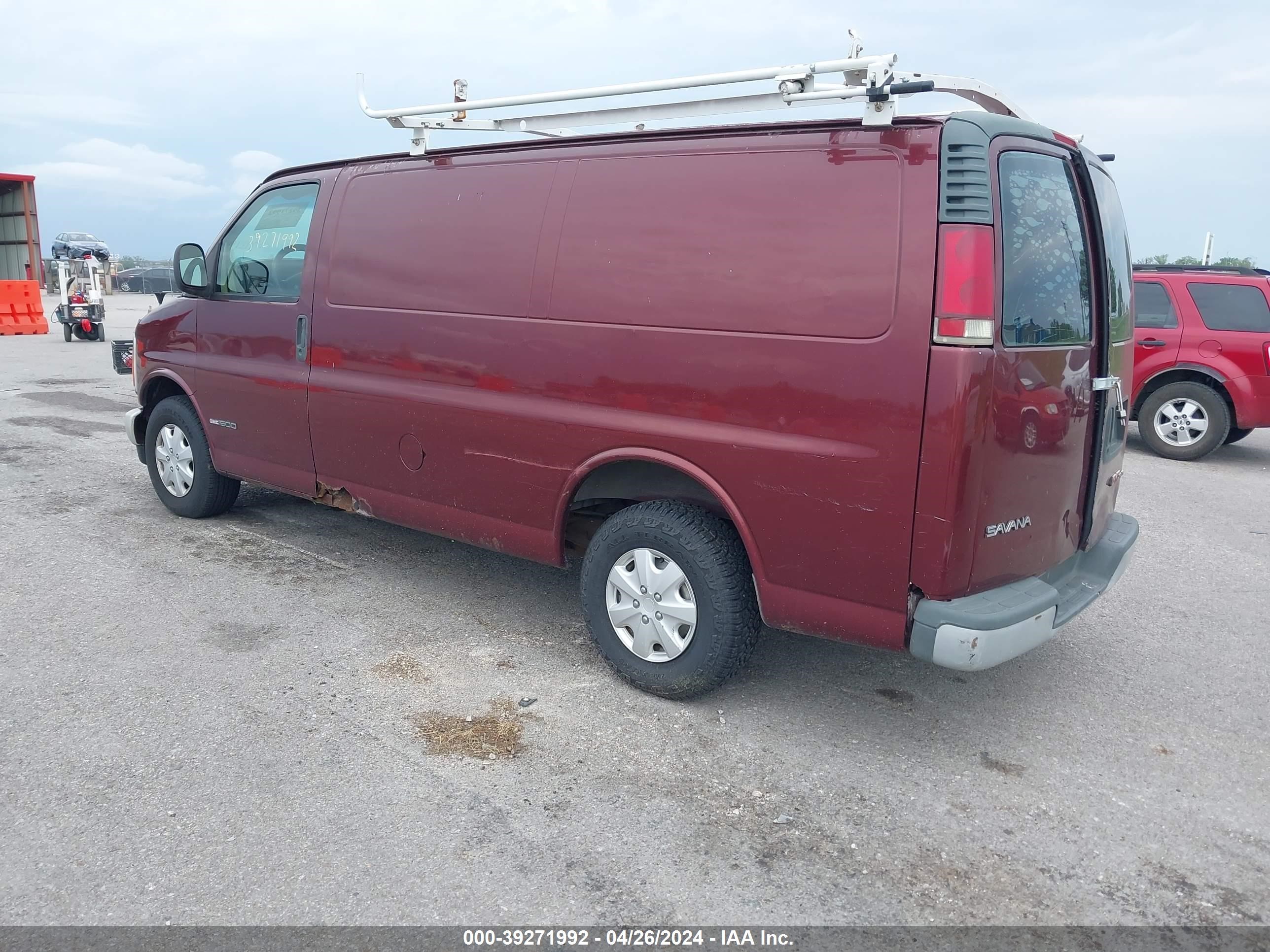 Photo 2 VIN: 1GTFG15R8V1034109 - GMC SAVANA 