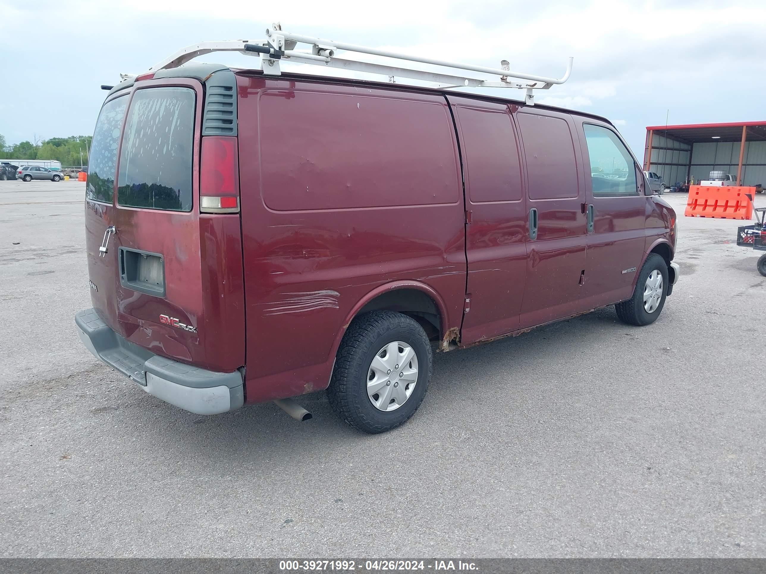 Photo 3 VIN: 1GTFG15R8V1034109 - GMC SAVANA 