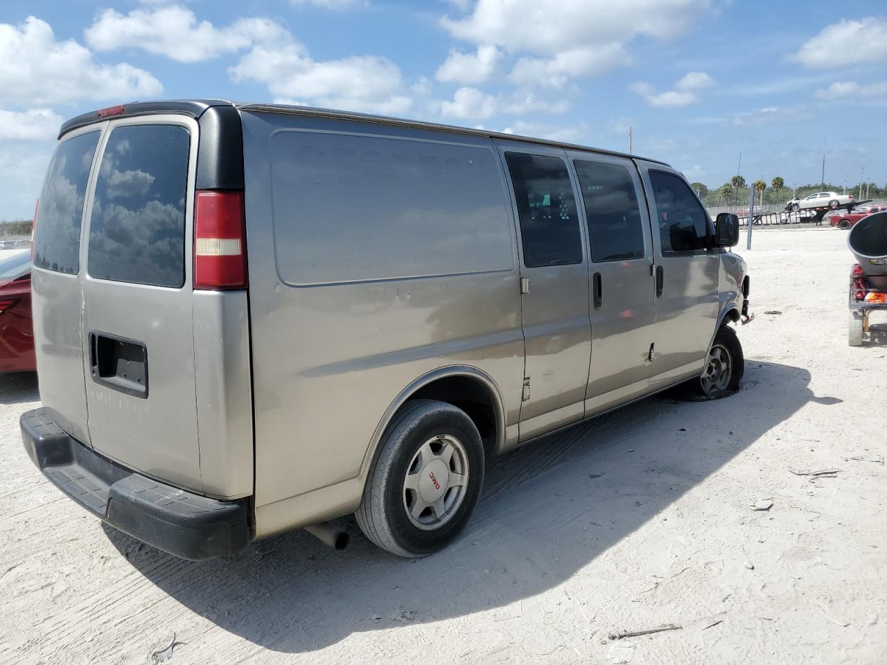 Photo 3 VIN: 1GTFG15X141174645 - GMC SAVANA 