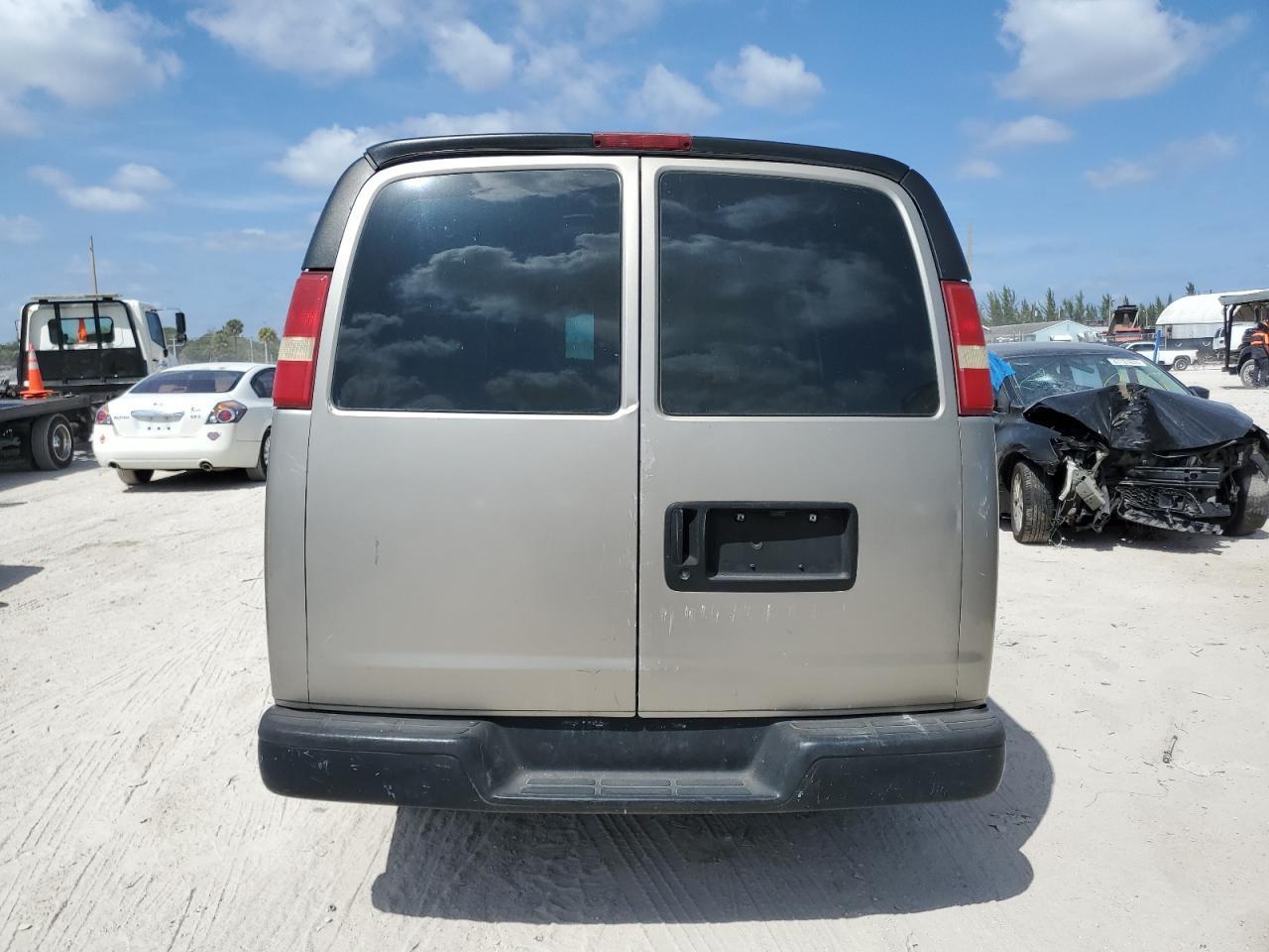 Photo 6 VIN: 1GTFG15X141174645 - GMC SAVANA 