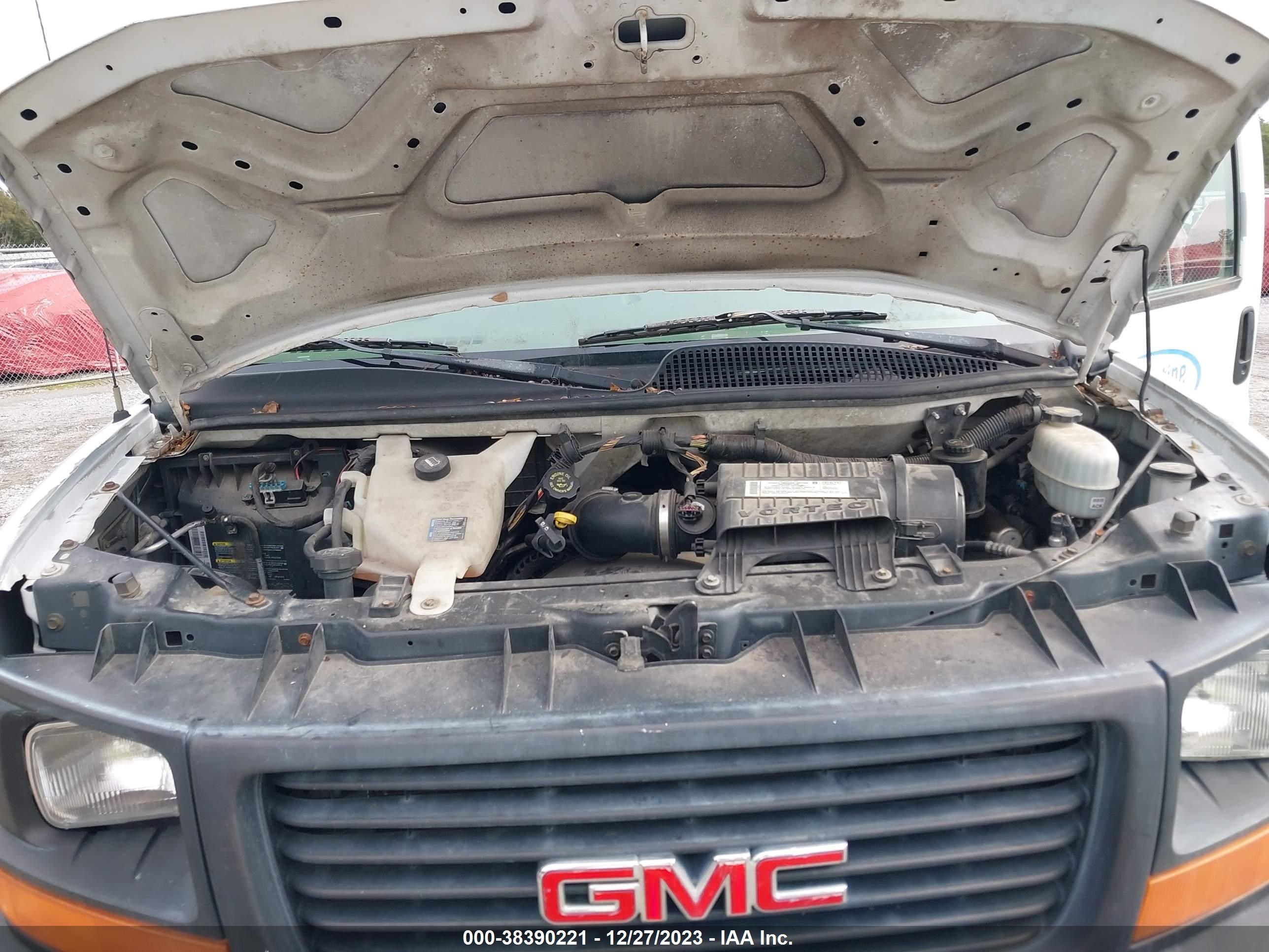 Photo 9 VIN: 1GTFG15X381182459 - GMC SAVANA 