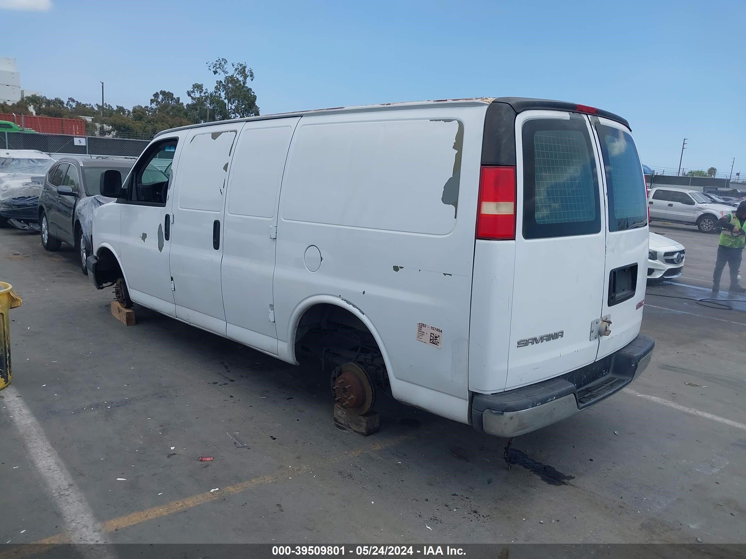 Photo 2 VIN: 1GTFG15X961138088 - GMC SAVANA 