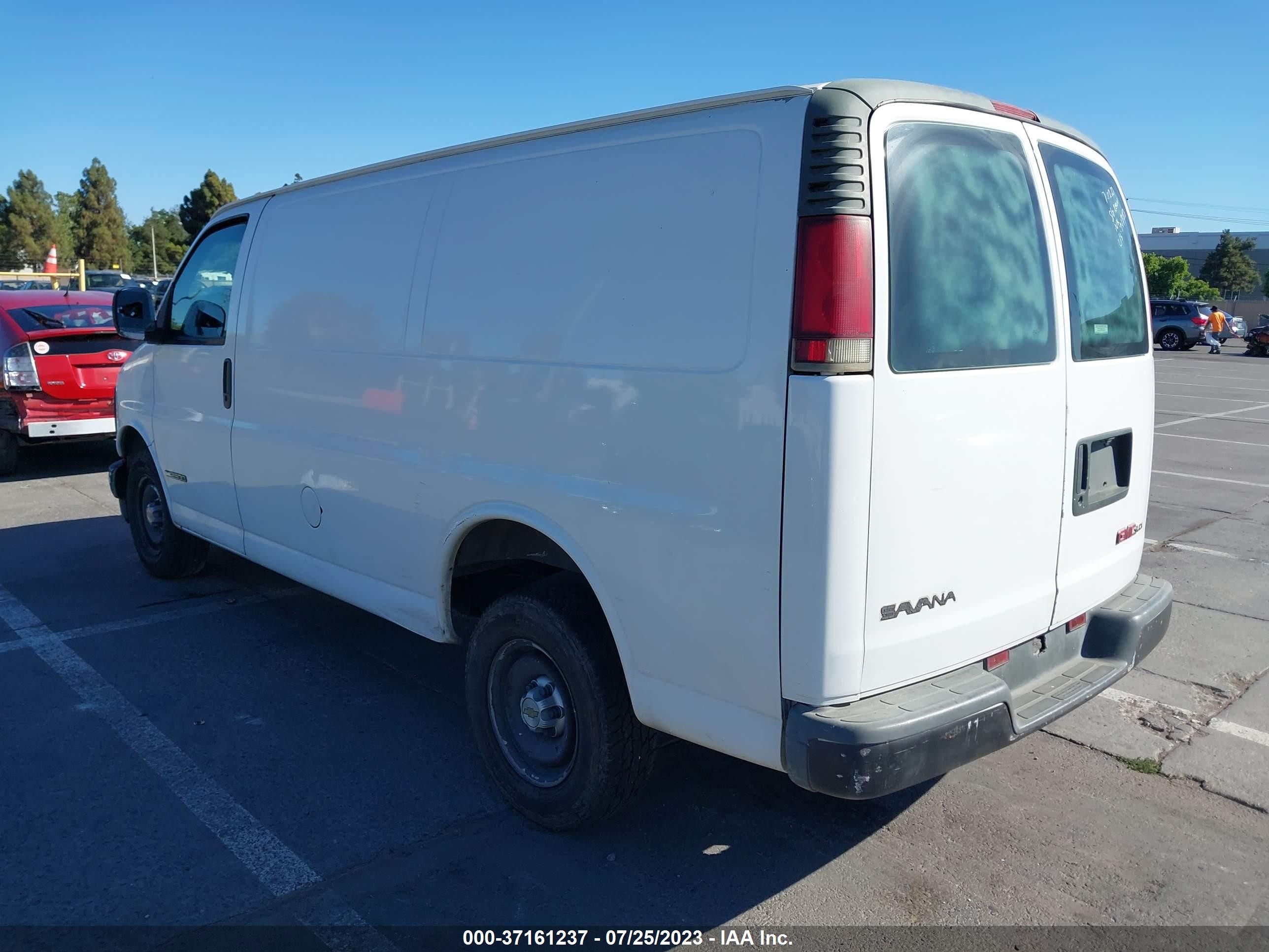 Photo 2 VIN: 1GTFG25M1T1032886 - GMC SAVANA 