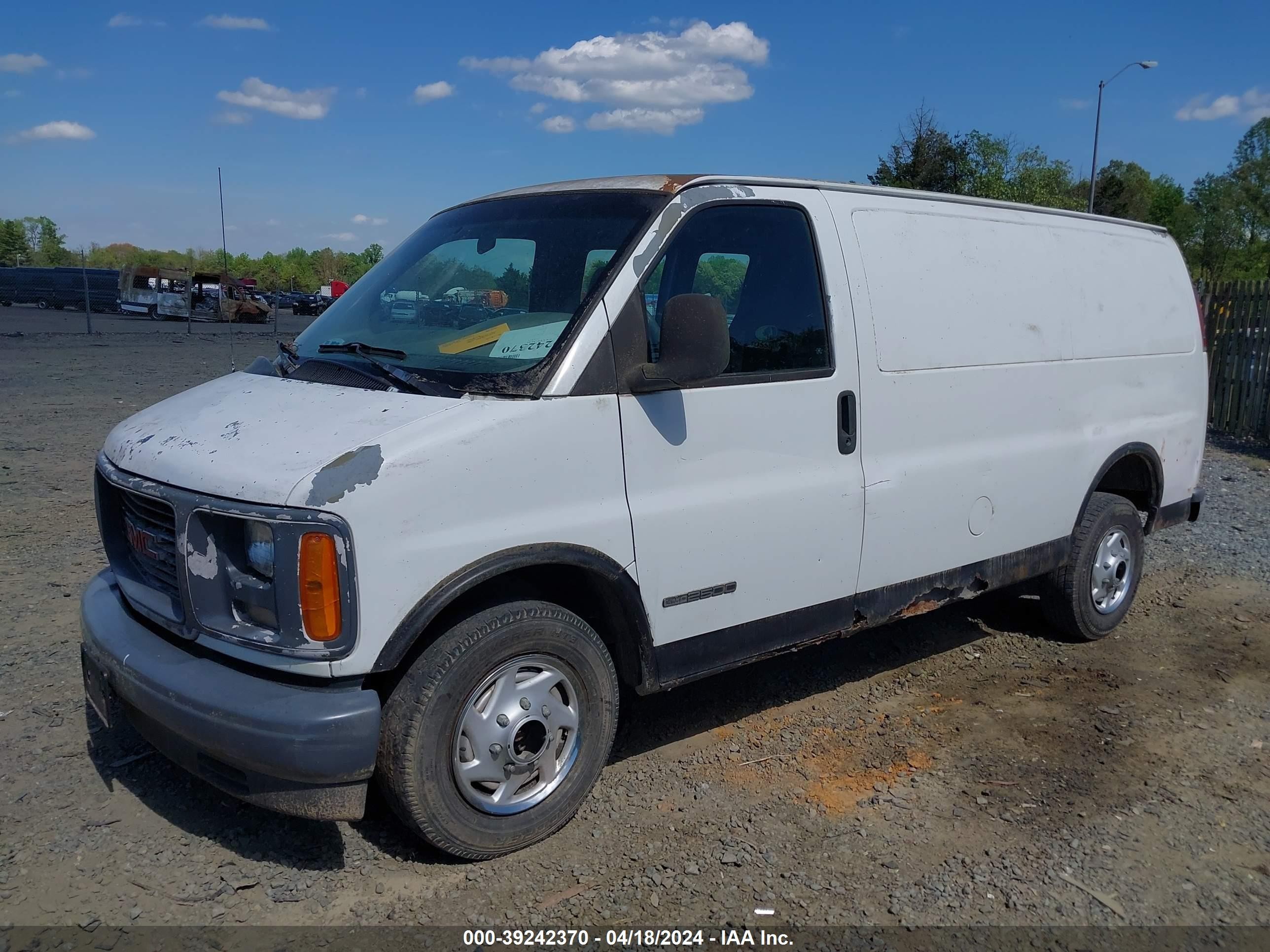 Photo 1 VIN: 1GTFG25M6Y1901344 - GMC SAVANA 