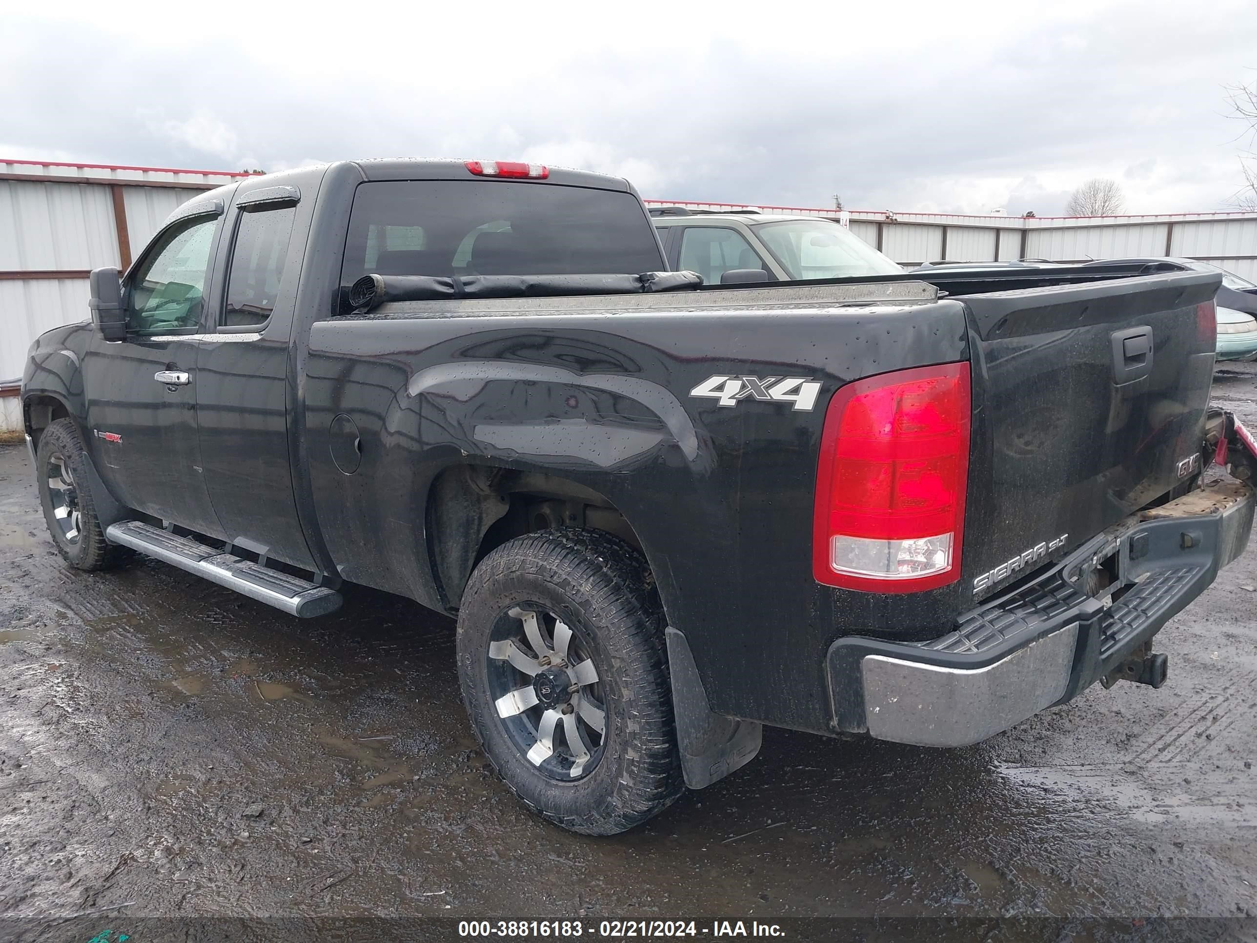 Photo 2 VIN: 1GTFK19Y57Z531722 - GMC SIERRA 