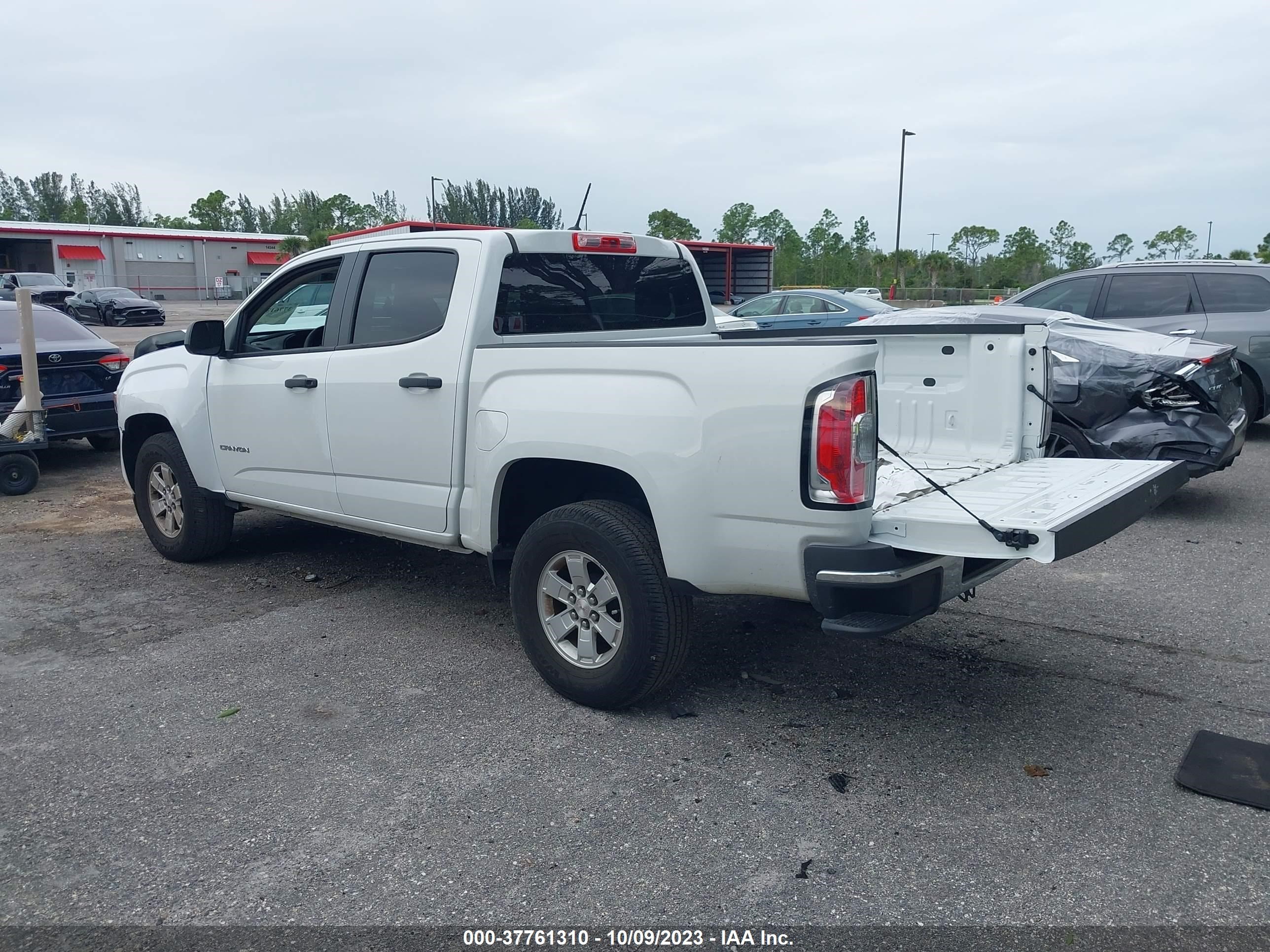 Photo 2 VIN: 1GTG5BEA2L1223426 - GMC CANYON 