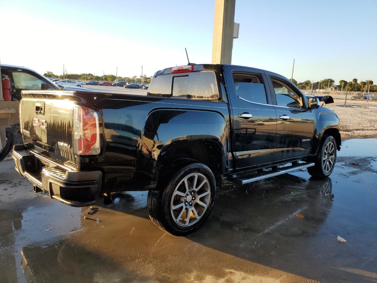 Photo 2 VIN: 1GTG5EEN4J1313131 - GMC CANYON 