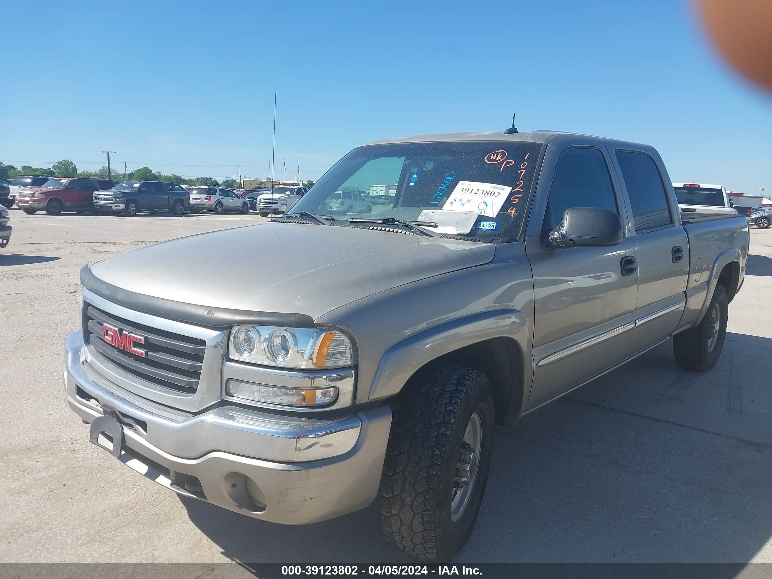 Photo 1 VIN: 1GTGC13U03F107254 - GMC SIERRA 