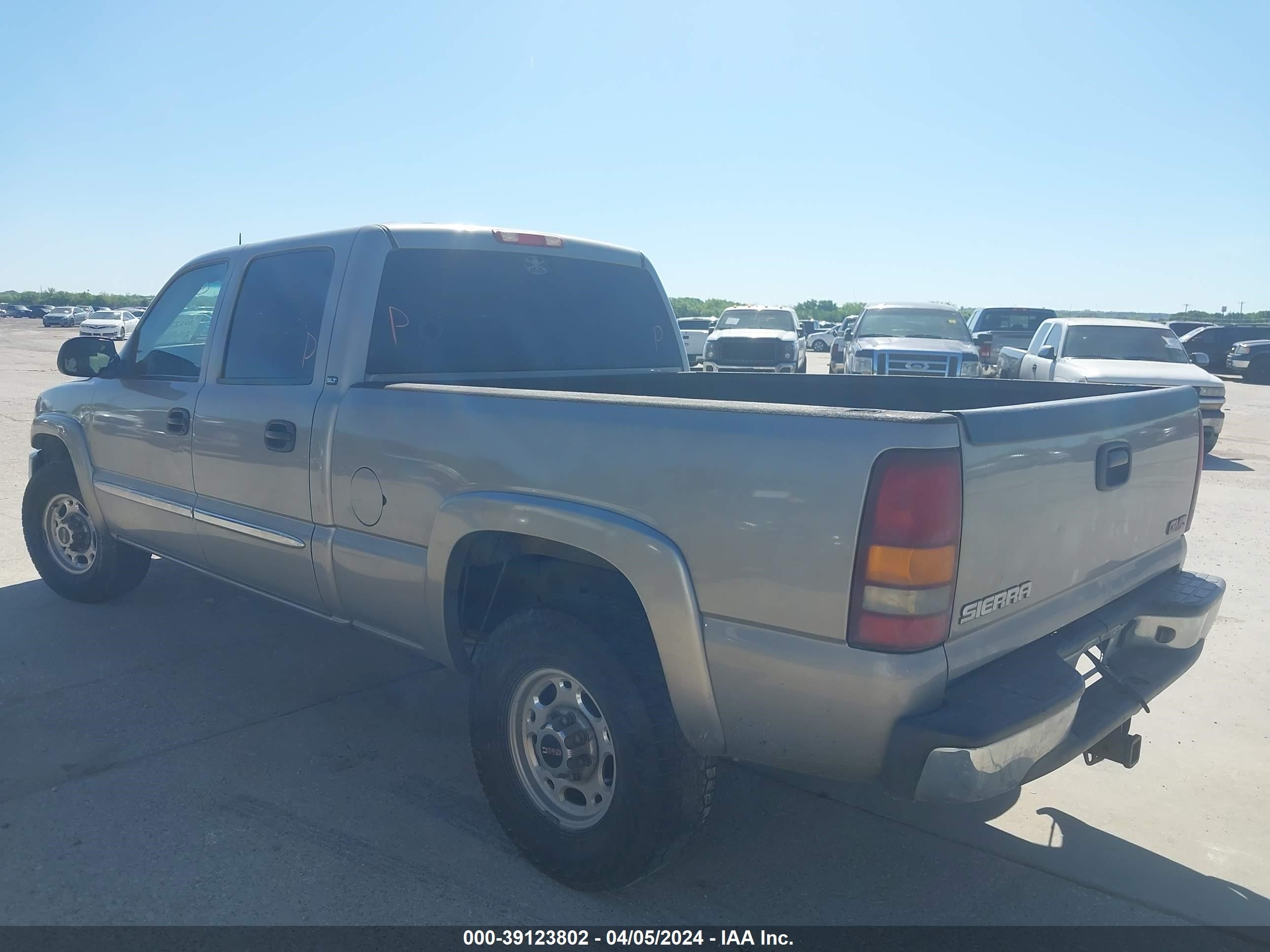 Photo 2 VIN: 1GTGC13U03F107254 - GMC SIERRA 