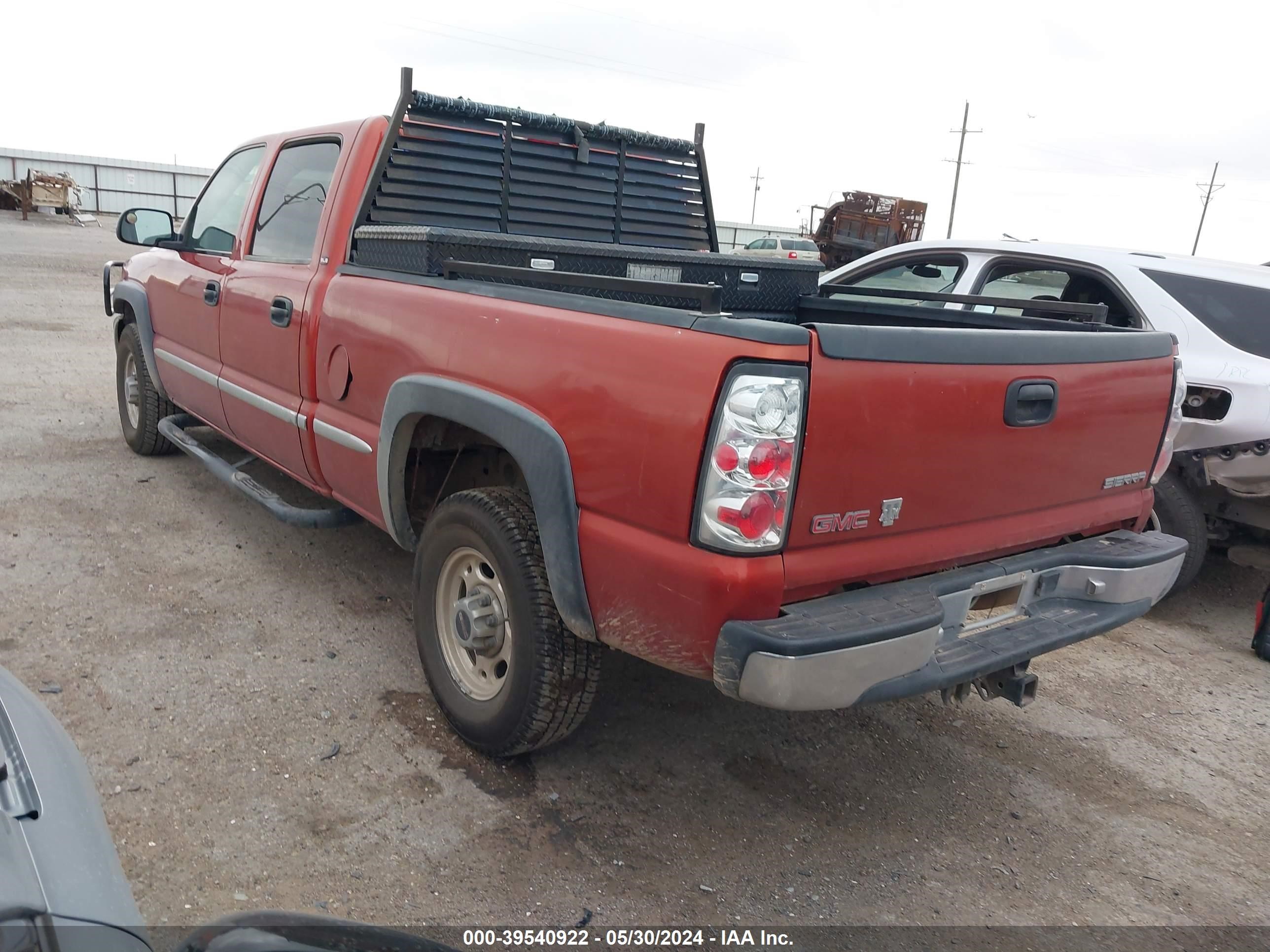 Photo 2 VIN: 1GTGC13U11F161126 - GMC SIERRA 