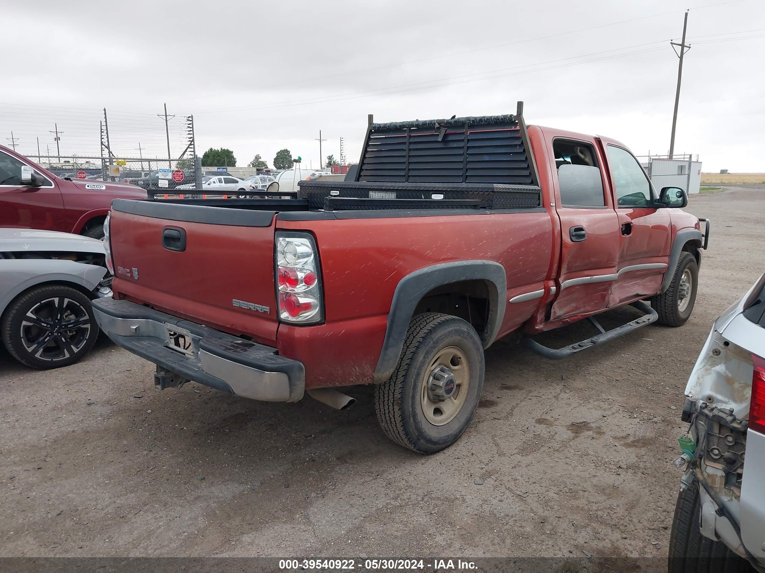 Photo 3 VIN: 1GTGC13U11F161126 - GMC SIERRA 