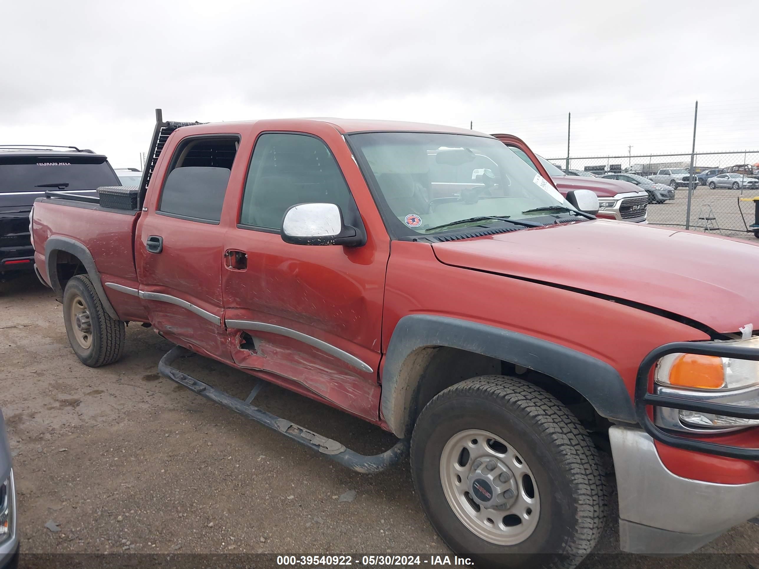 Photo 5 VIN: 1GTGC13U11F161126 - GMC SIERRA 