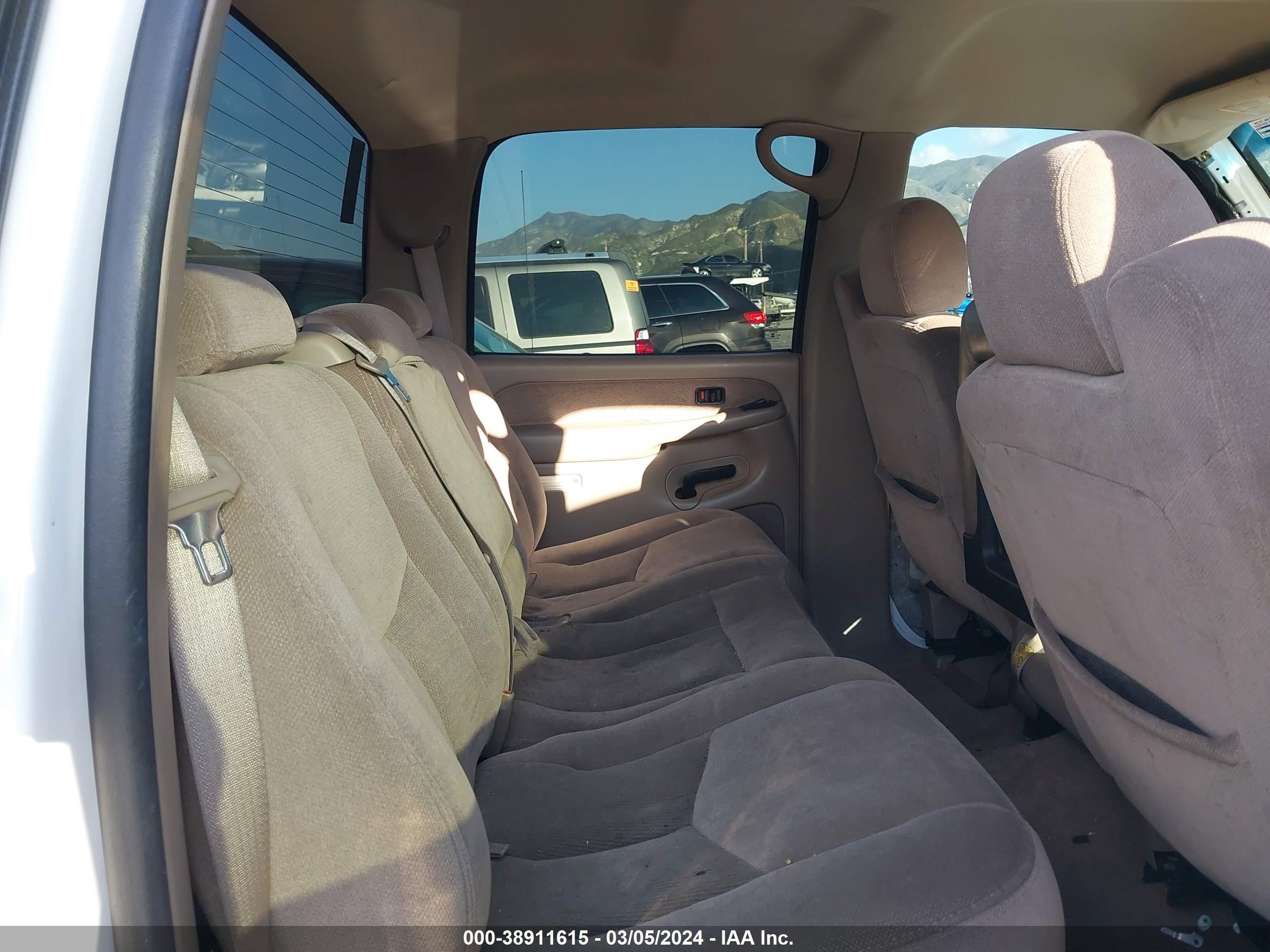 Photo 7 VIN: 1GTGC13U13F218170 - GMC SIERRA 