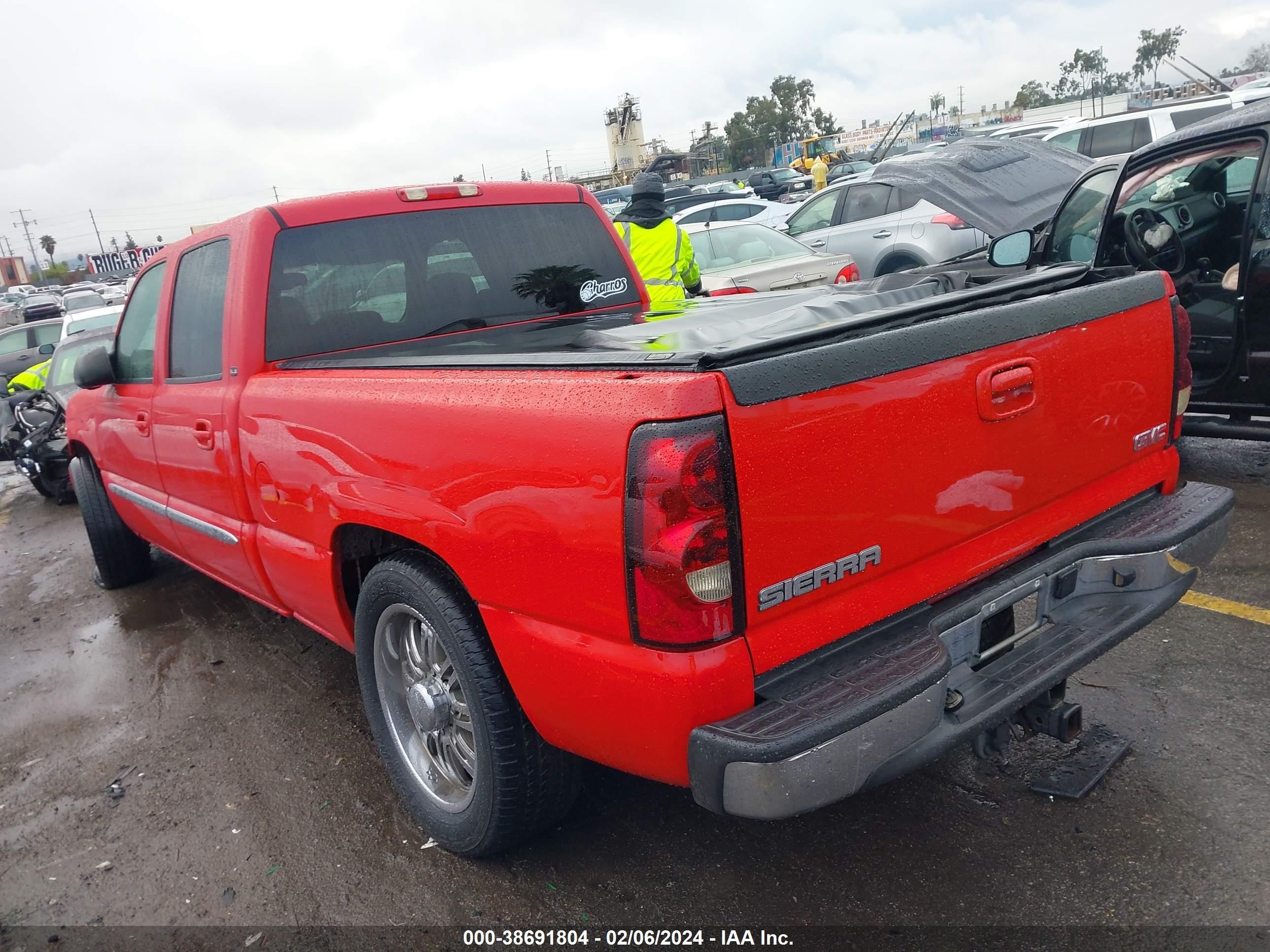 Photo 2 VIN: 1GTGC13U27F104572 - GMC SIERRA 