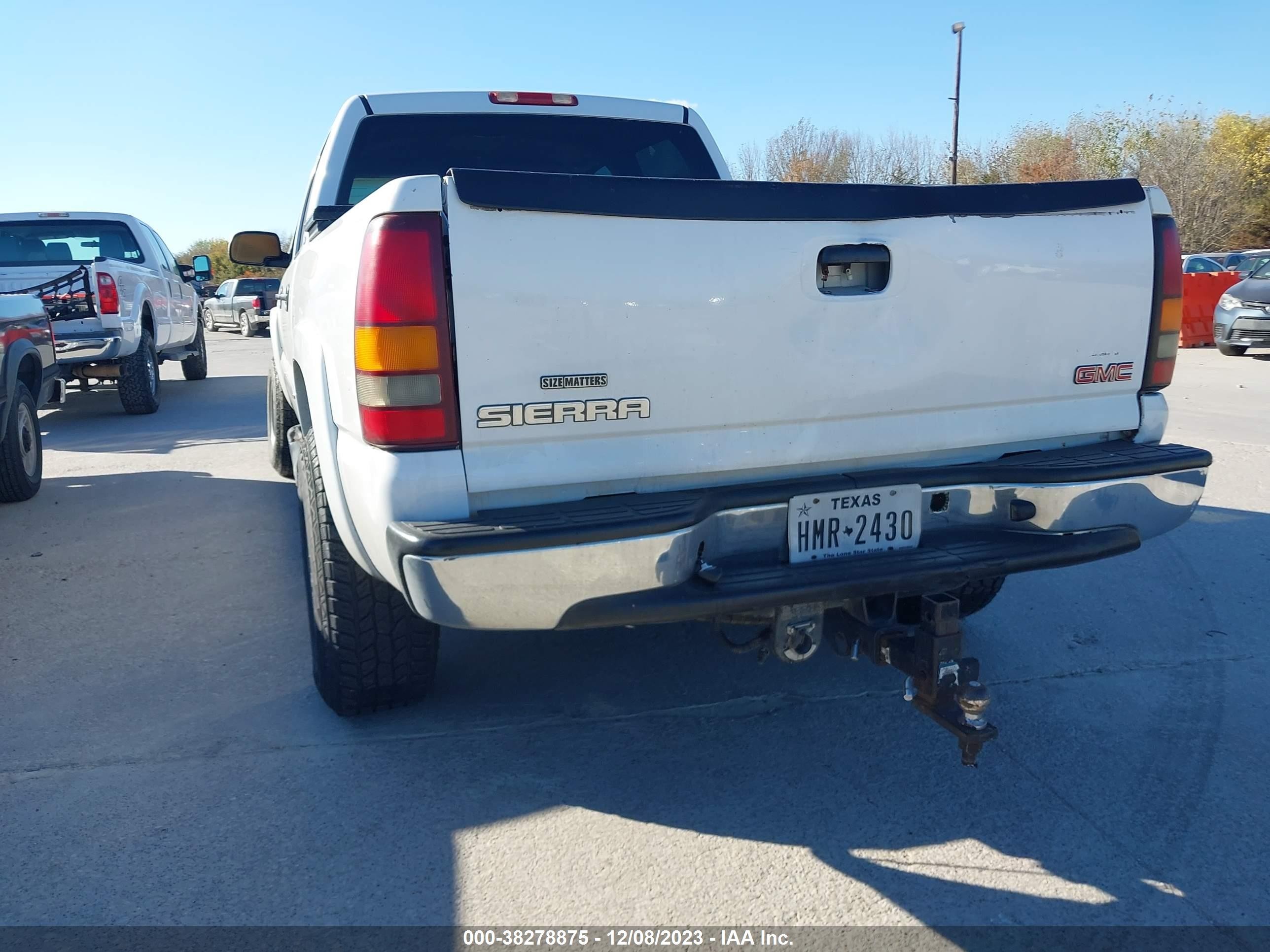 Photo 2 VIN: 1GTGC13U33F144041 - GMC SIERRA 