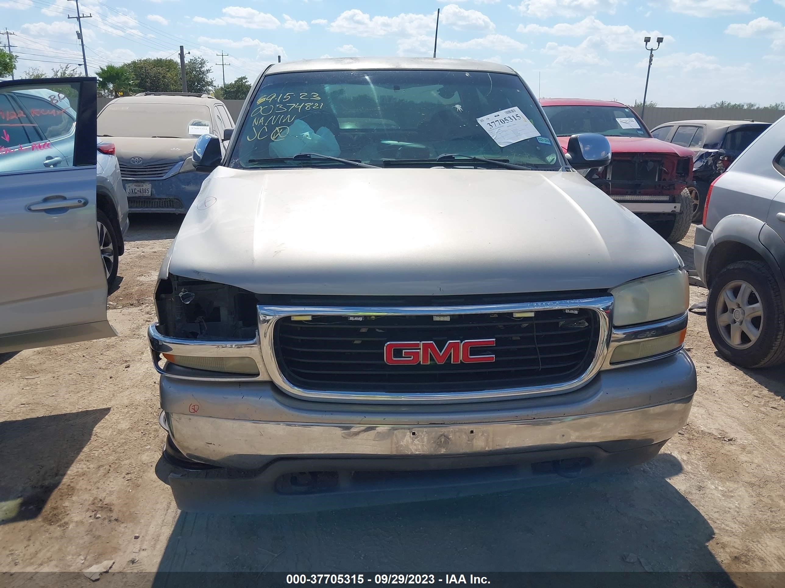 Photo 12 VIN: 1GTGC13U61F169531 - GMC SIERRA 