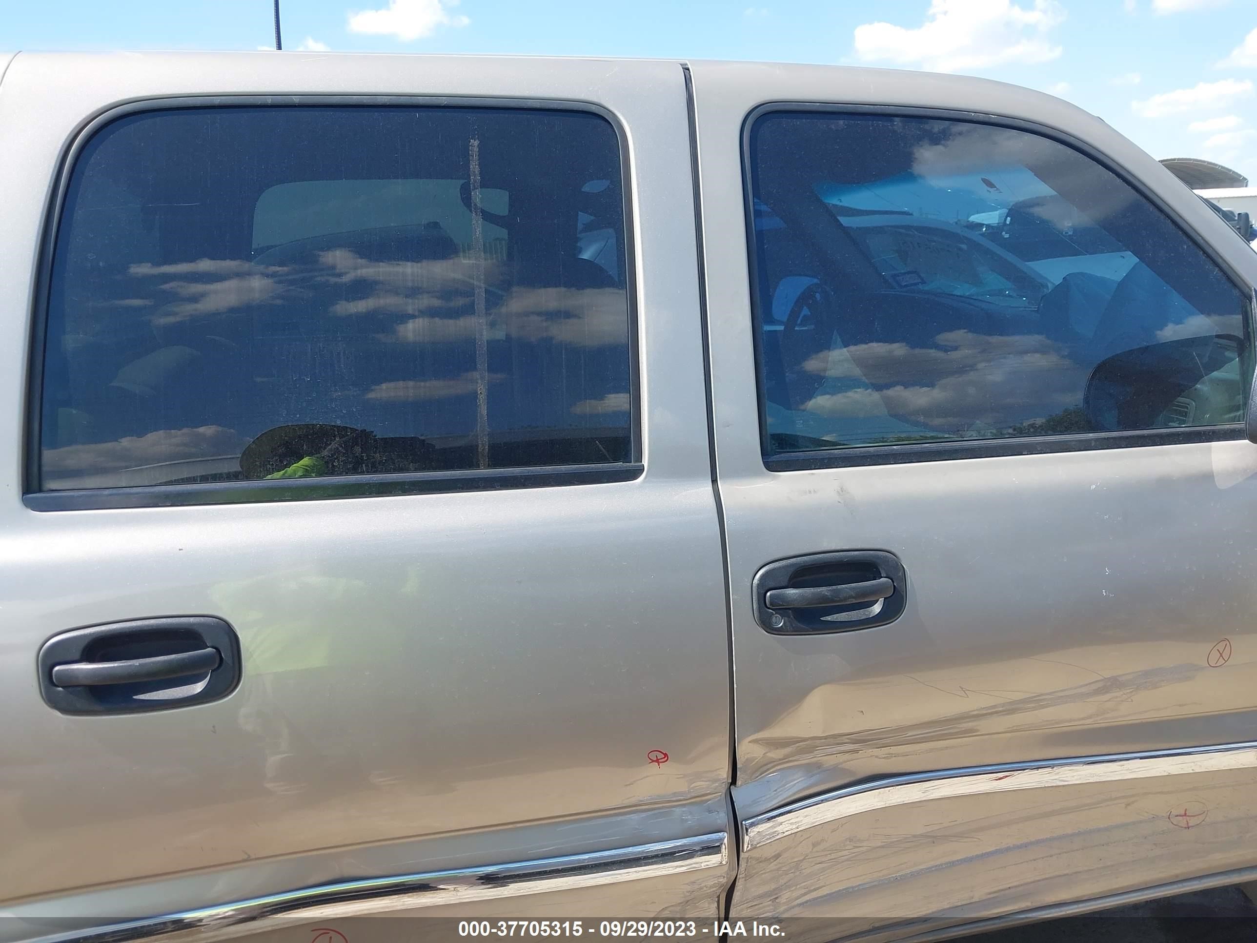 Photo 13 VIN: 1GTGC13U61F169531 - GMC SIERRA 