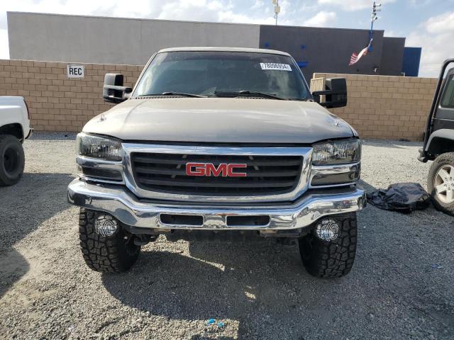 Photo 4 VIN: 1GTGC13U83F159358 - GMC SIERRA C15 