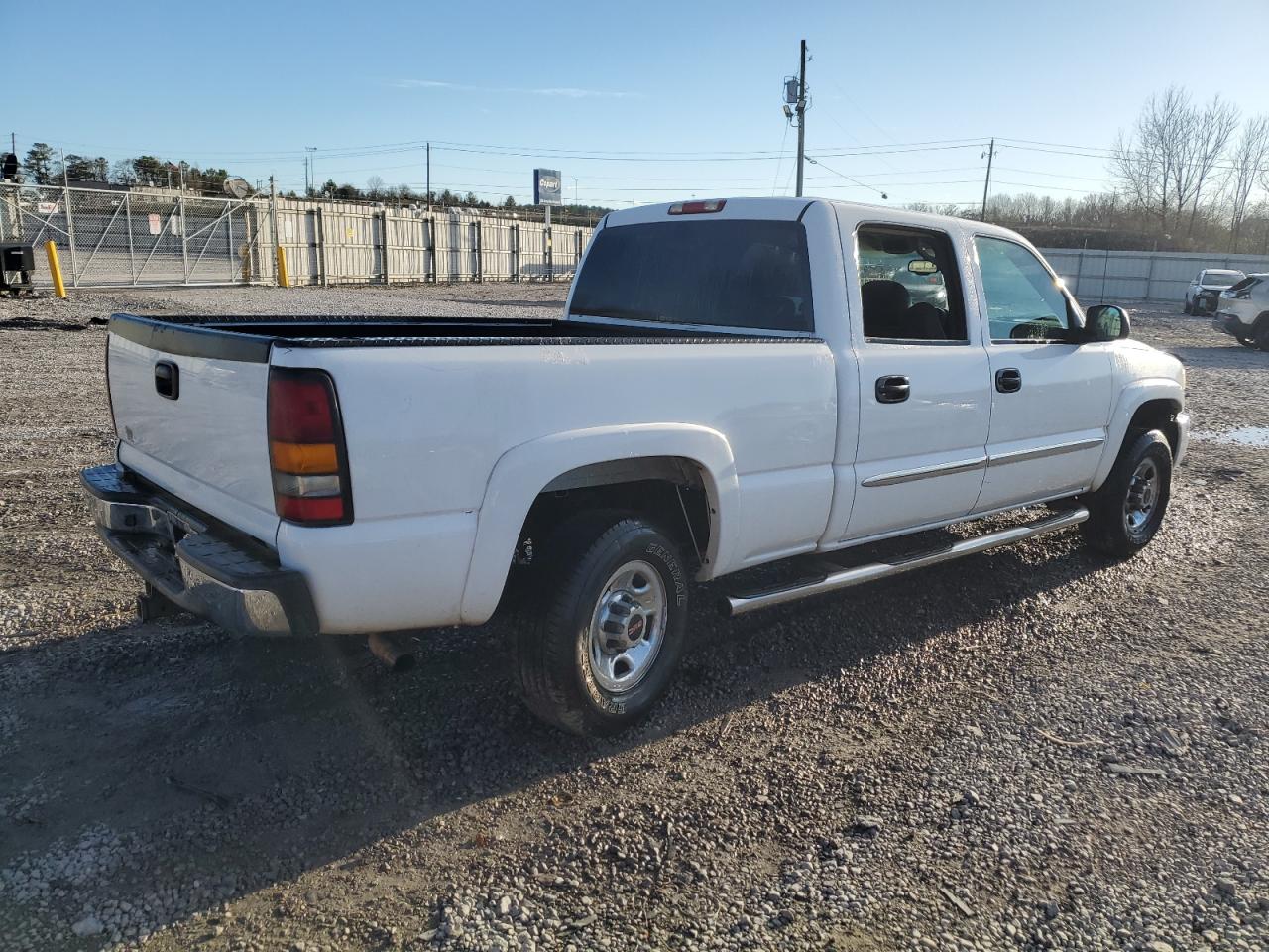 Photo 2 VIN: 1GTGC13U95F812377 - GMC SIERRA 