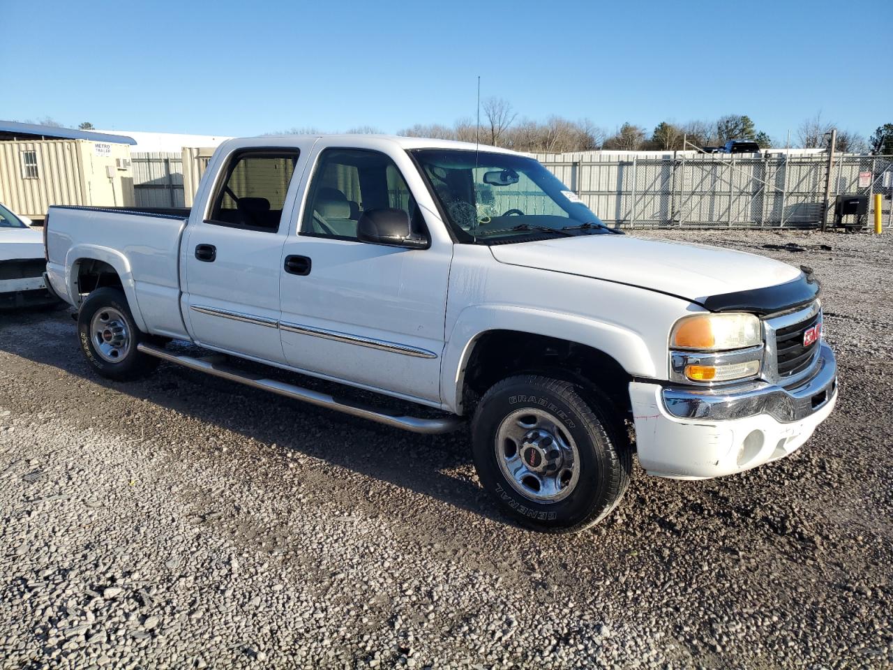 Photo 3 VIN: 1GTGC13U95F812377 - GMC SIERRA 