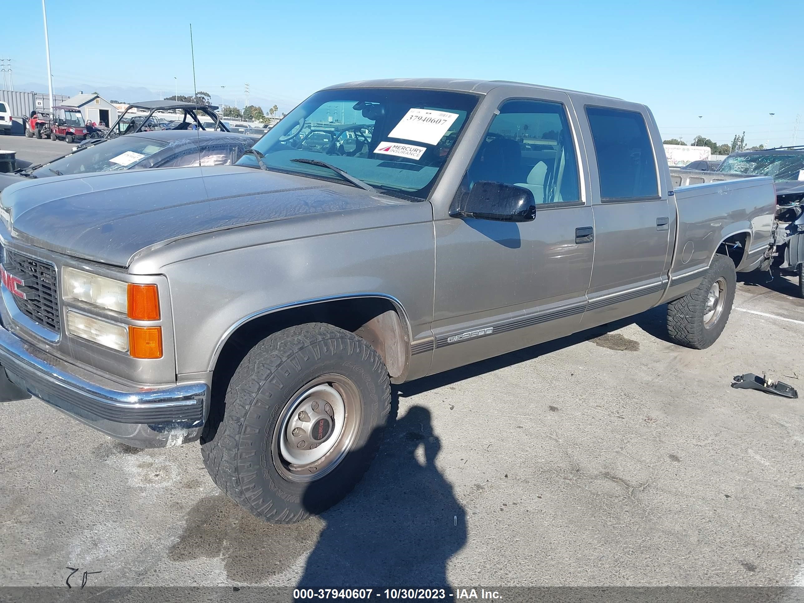 Photo 1 VIN: 1GTGC23R6YF404571 - GMC NULL 