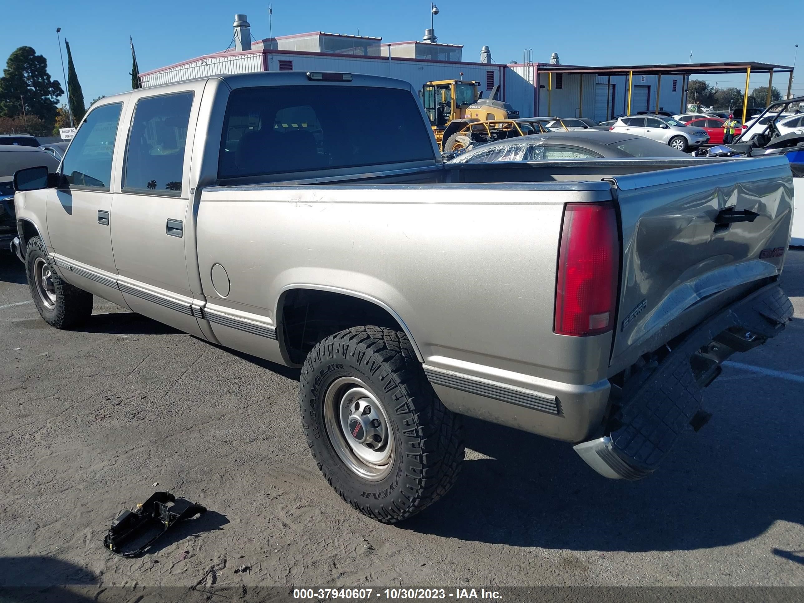 Photo 2 VIN: 1GTGC23R6YF404571 - GMC NULL 