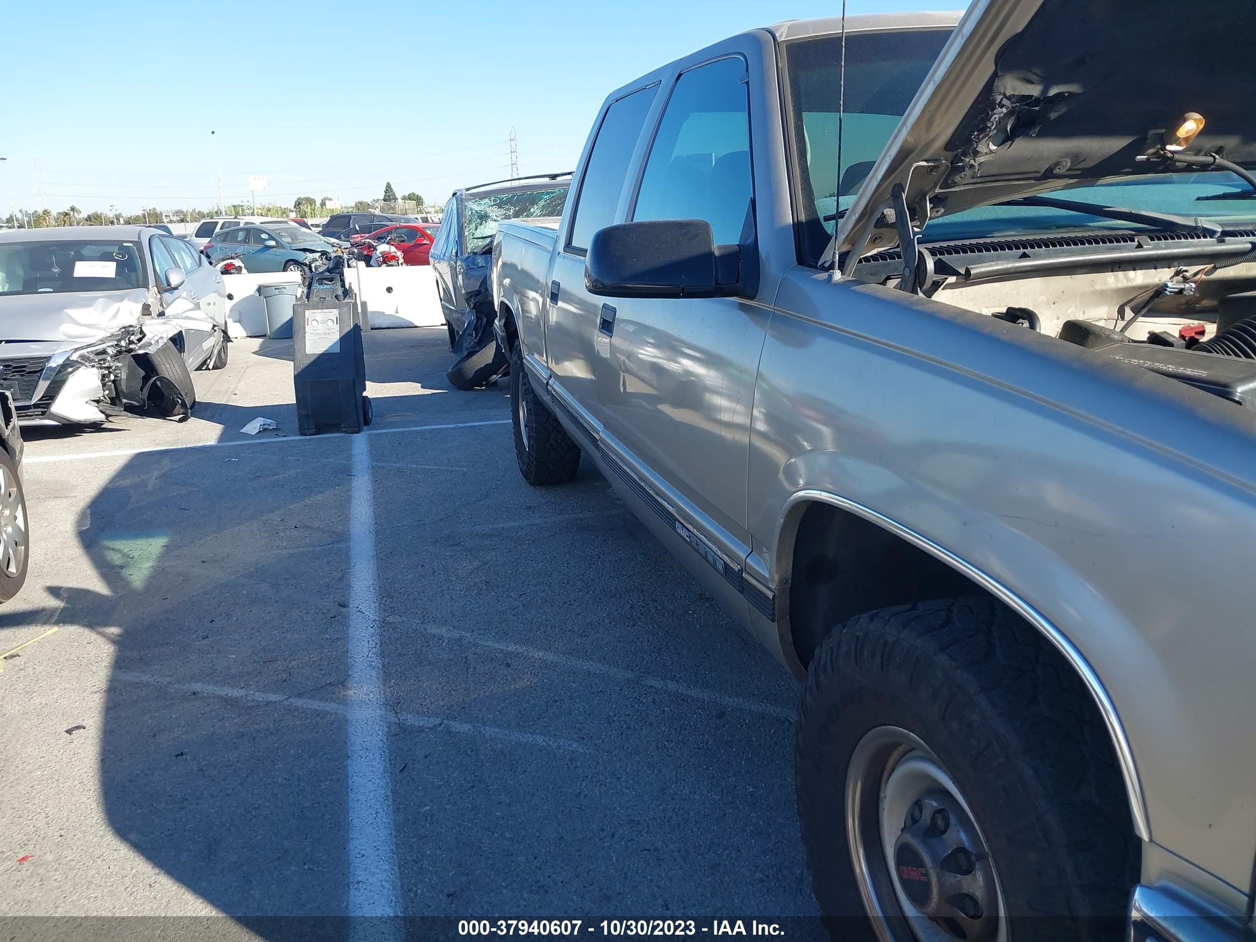 Photo 5 VIN: 1GTGC23R6YF404571 - GMC NULL 