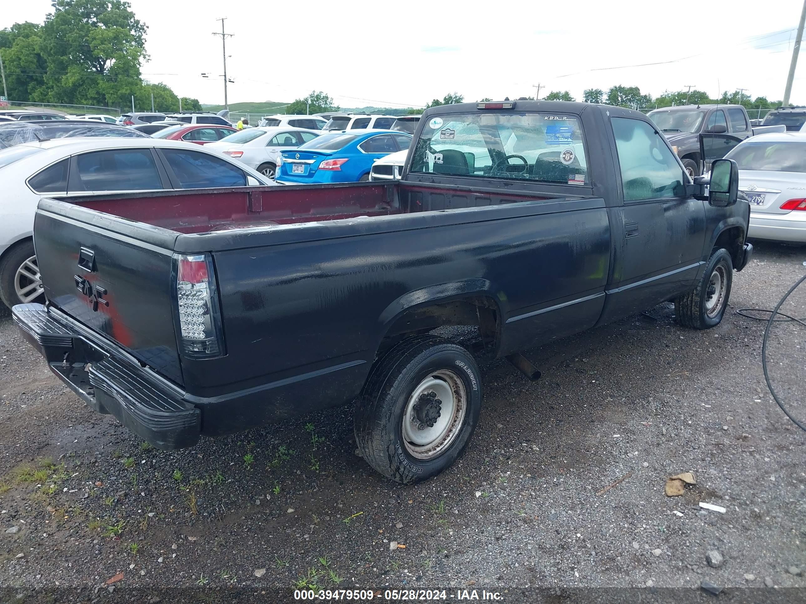 Photo 3 VIN: 1GTGC24F4SE528937 - GMC SIERRA 