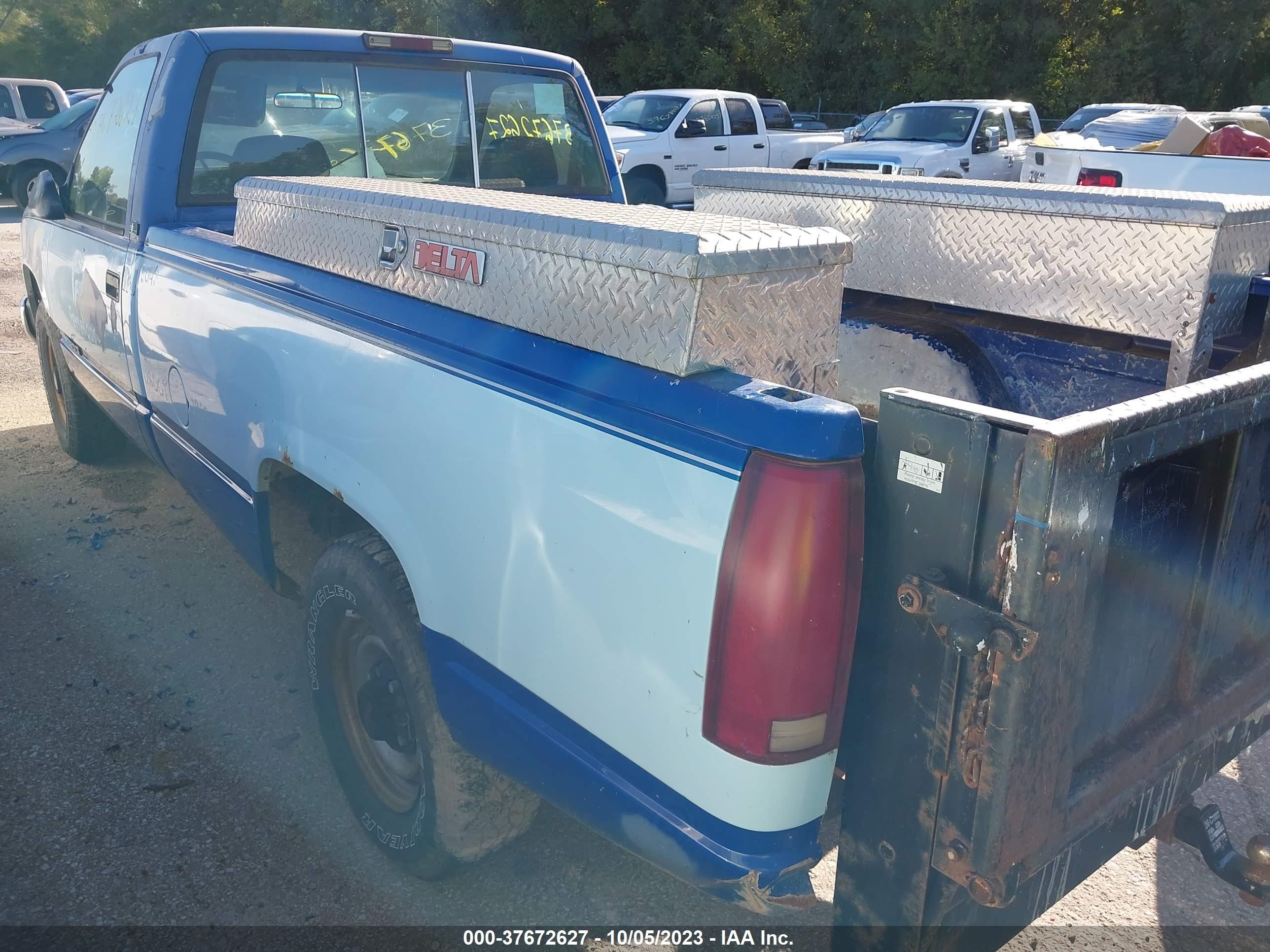 Photo 2 VIN: 1GTGC24K8SZ547321 - GMC SIERRA 