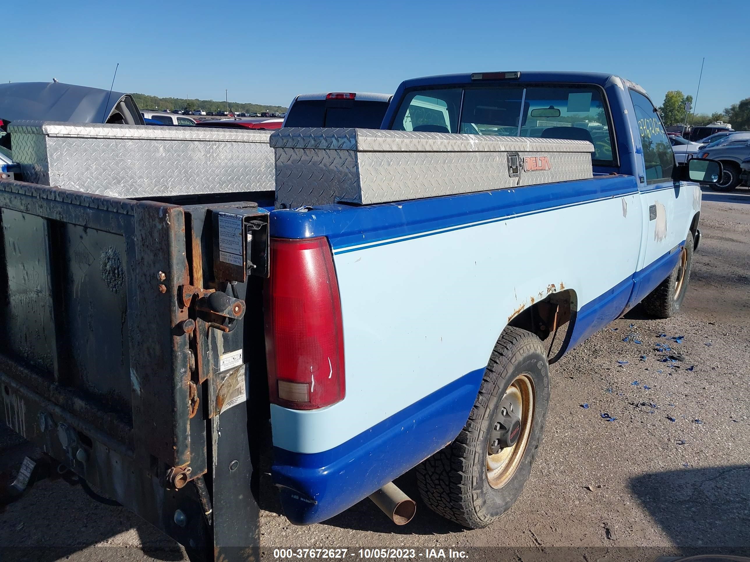 Photo 3 VIN: 1GTGC24K8SZ547321 - GMC SIERRA 