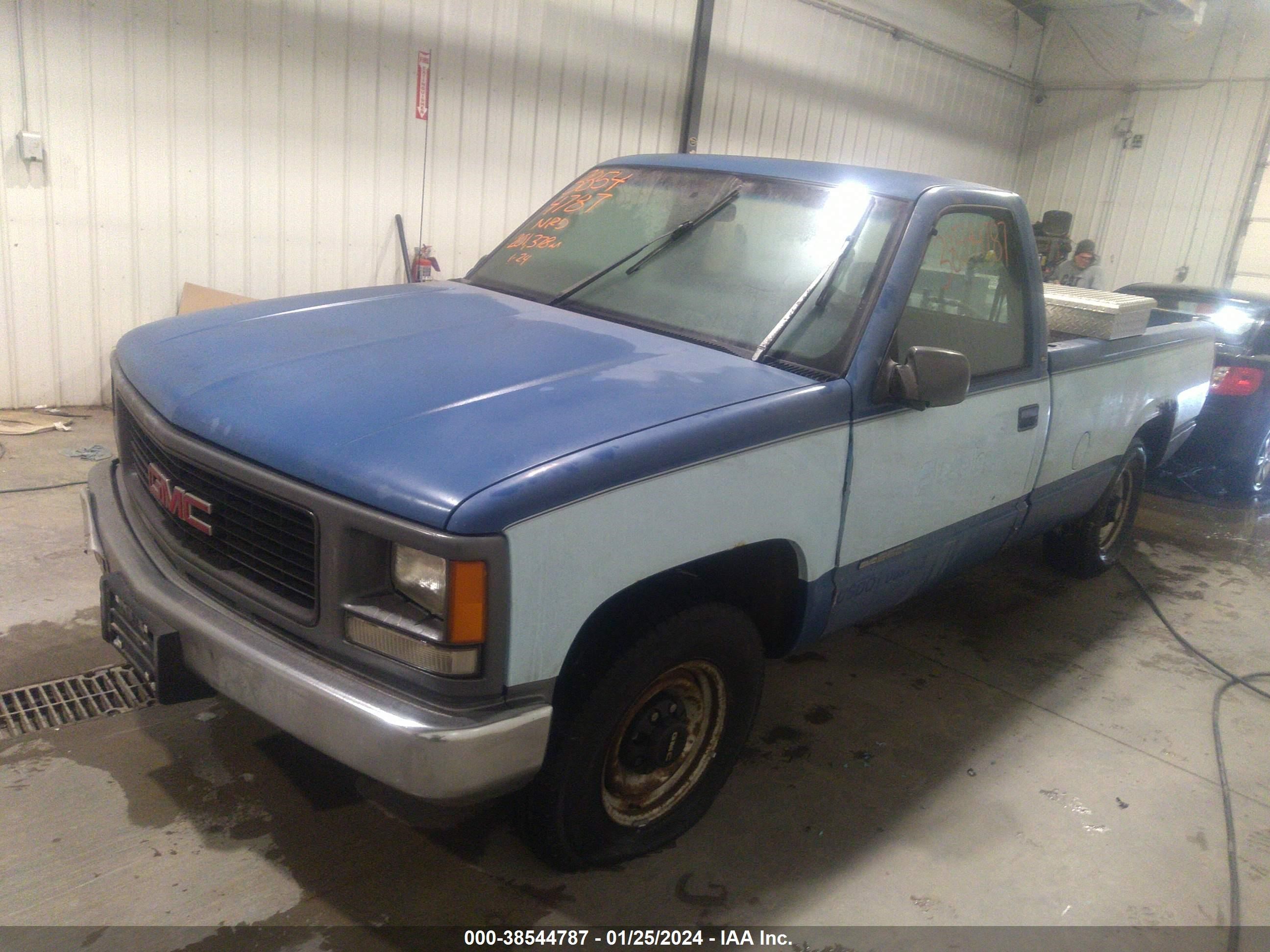 Photo 1 VIN: 1GTGC24R2VZ542004 - GMC NULL 