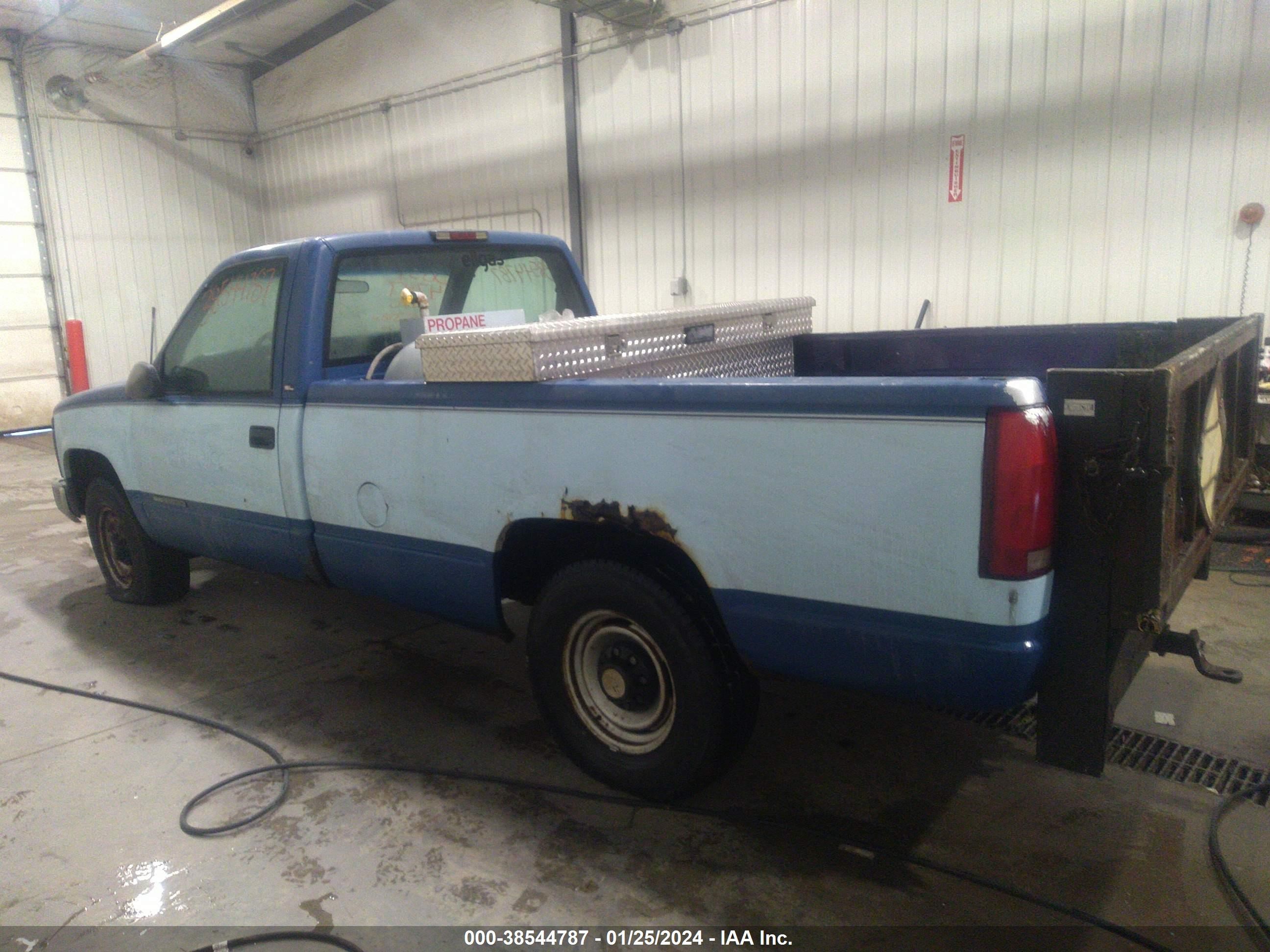 Photo 2 VIN: 1GTGC24R2VZ542004 - GMC NULL 