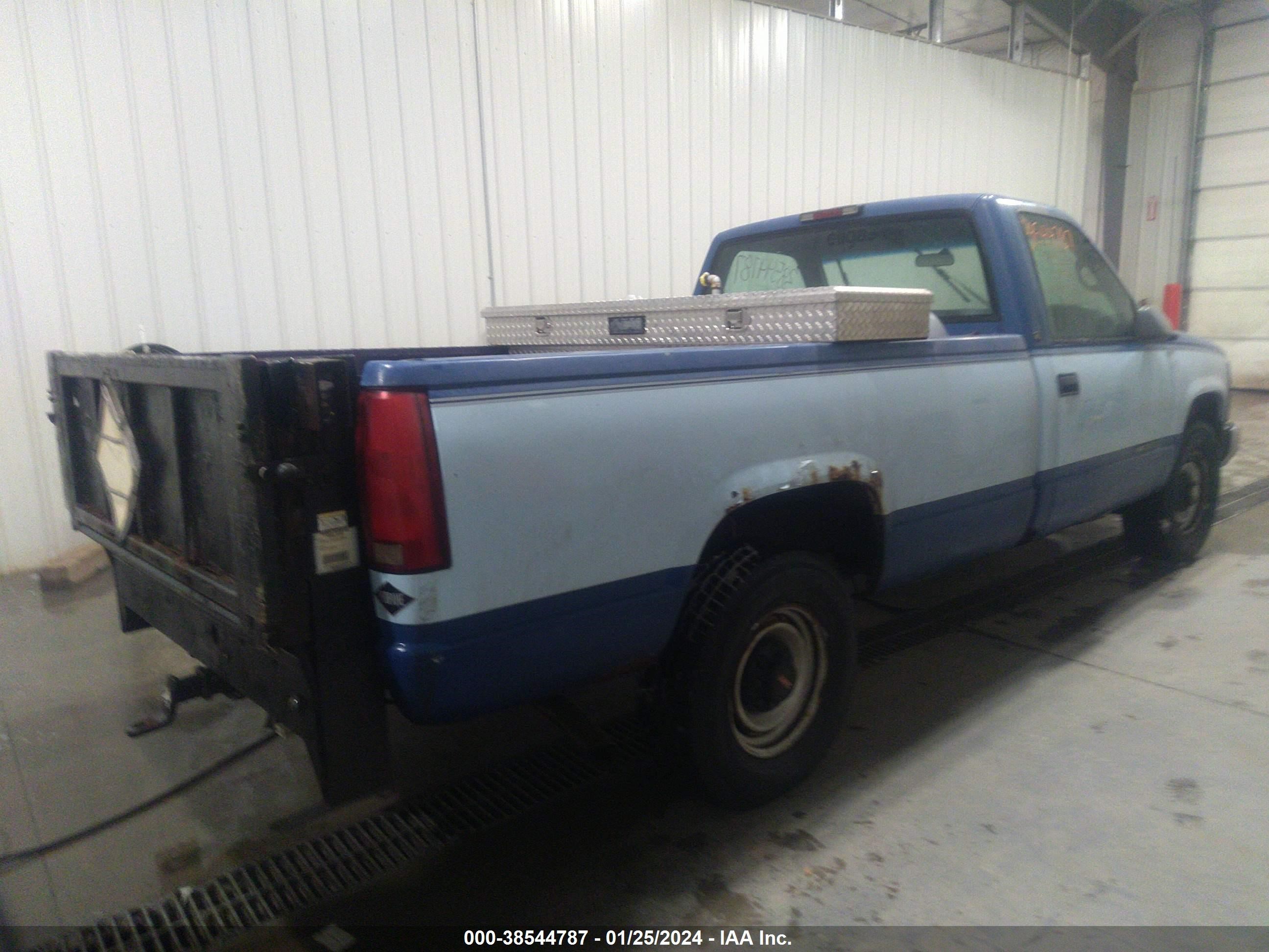 Photo 3 VIN: 1GTGC24R2VZ542004 - GMC NULL 