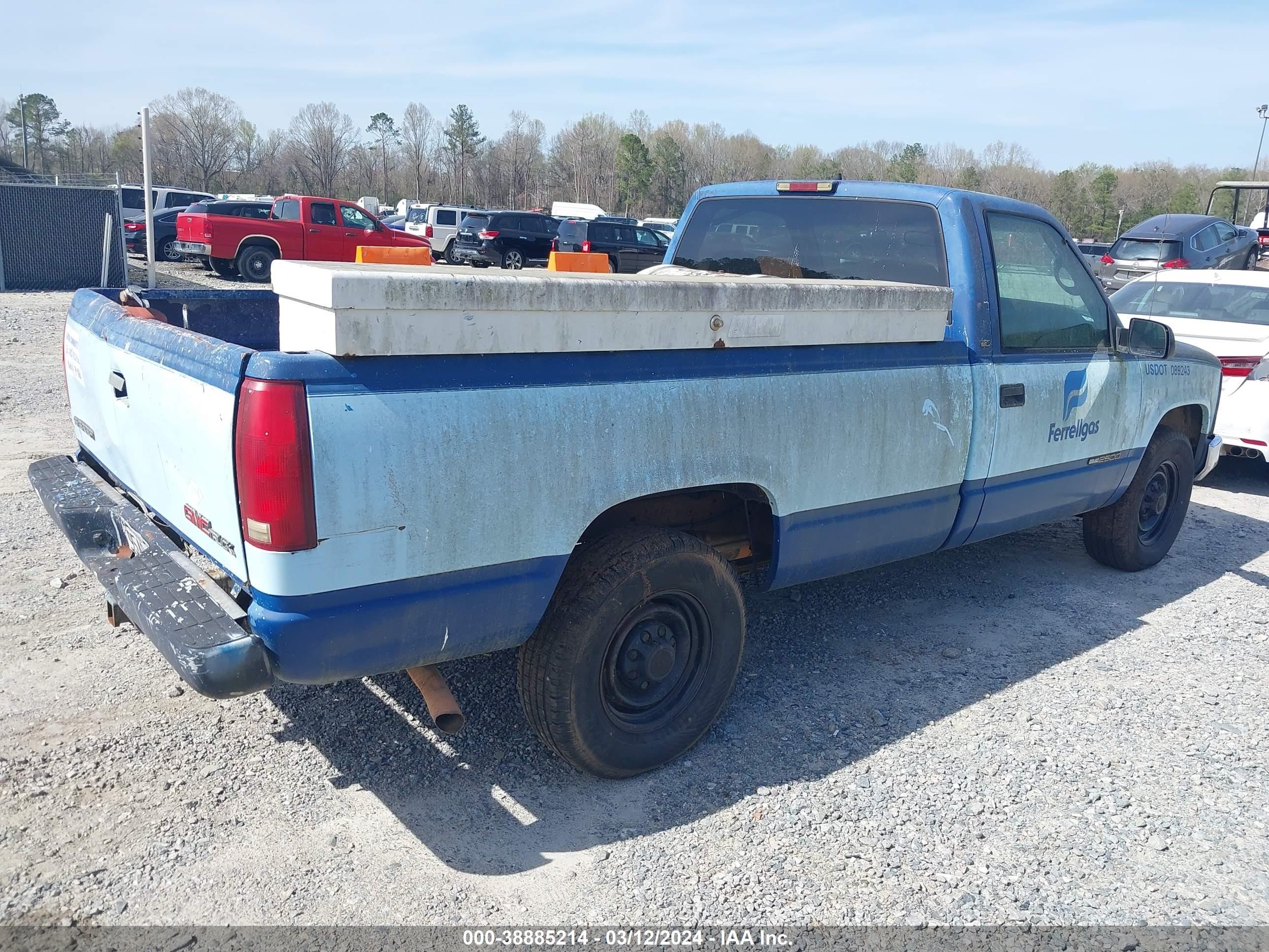 Photo 3 VIN: 1GTGC24R6VZ542006 - GMC NULL 