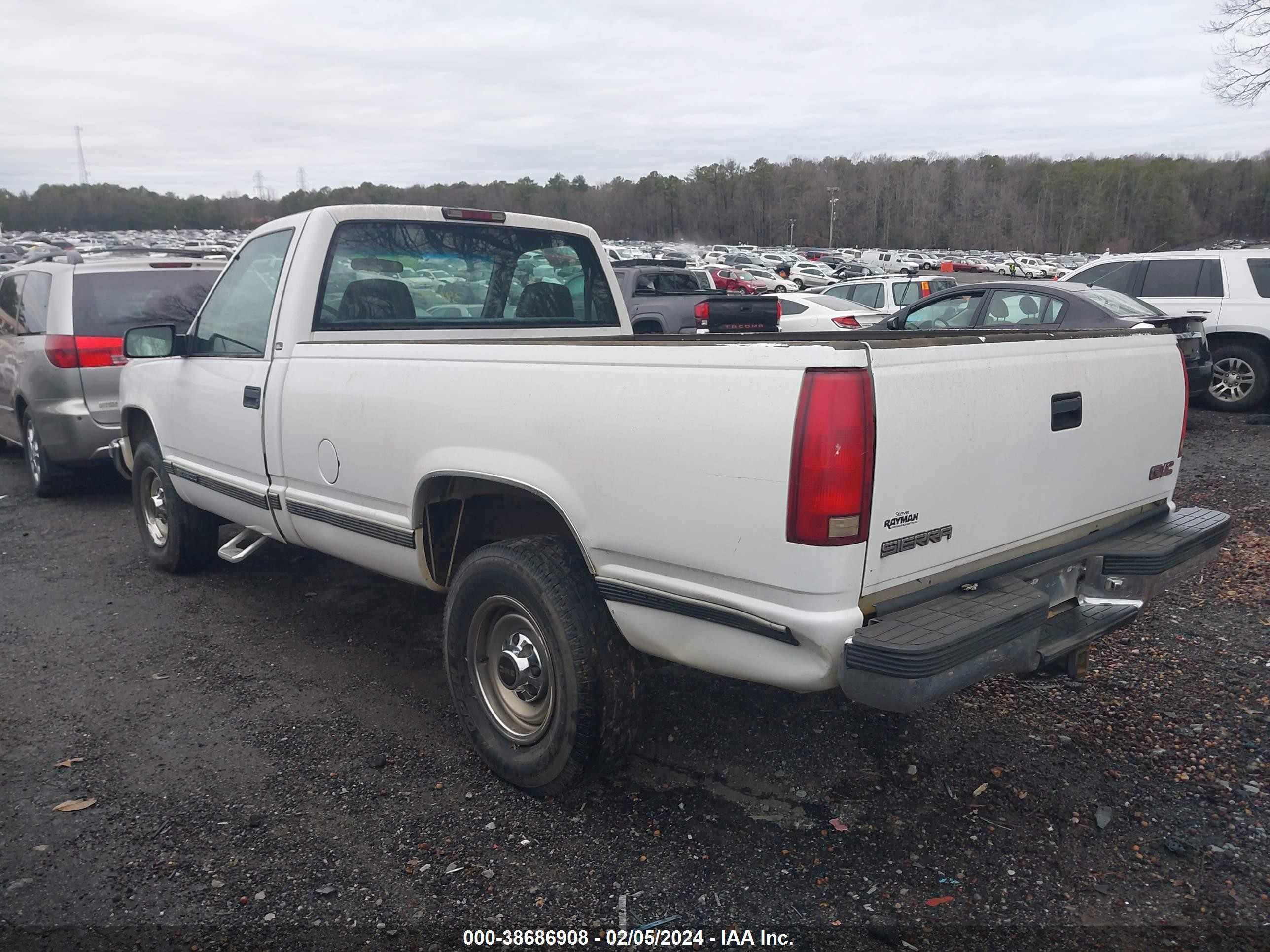 Photo 2 VIN: 1GTGC24R6WZ517057 - GMC NULL 