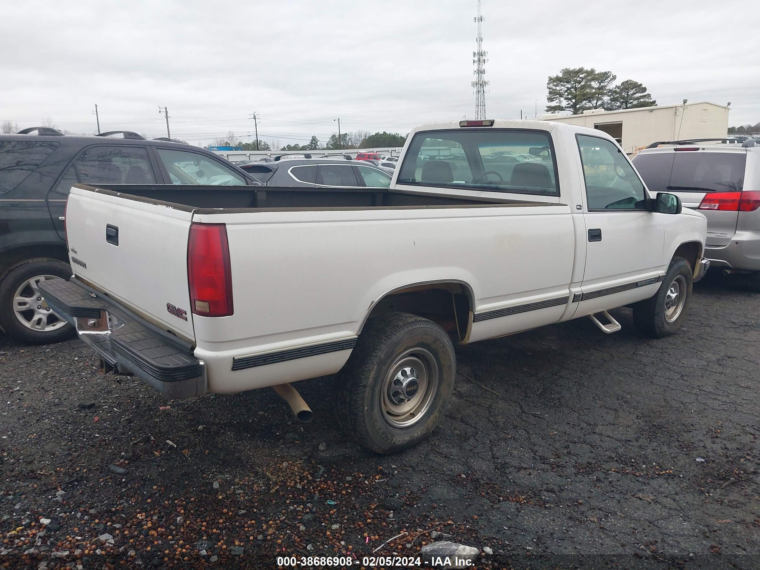 Photo 3 VIN: 1GTGC24R6WZ517057 - GMC NULL 