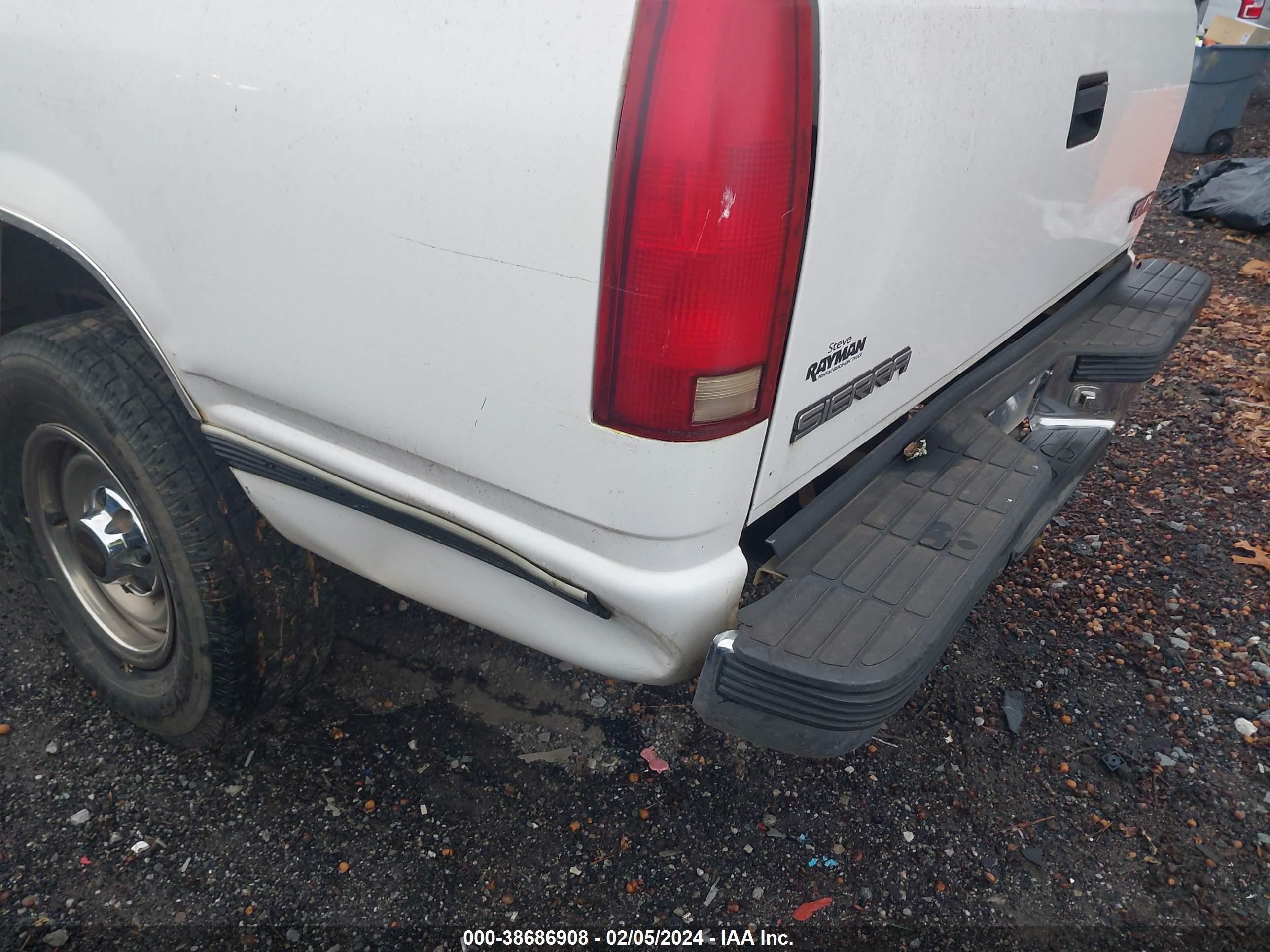 Photo 5 VIN: 1GTGC24R6WZ517057 - GMC NULL 