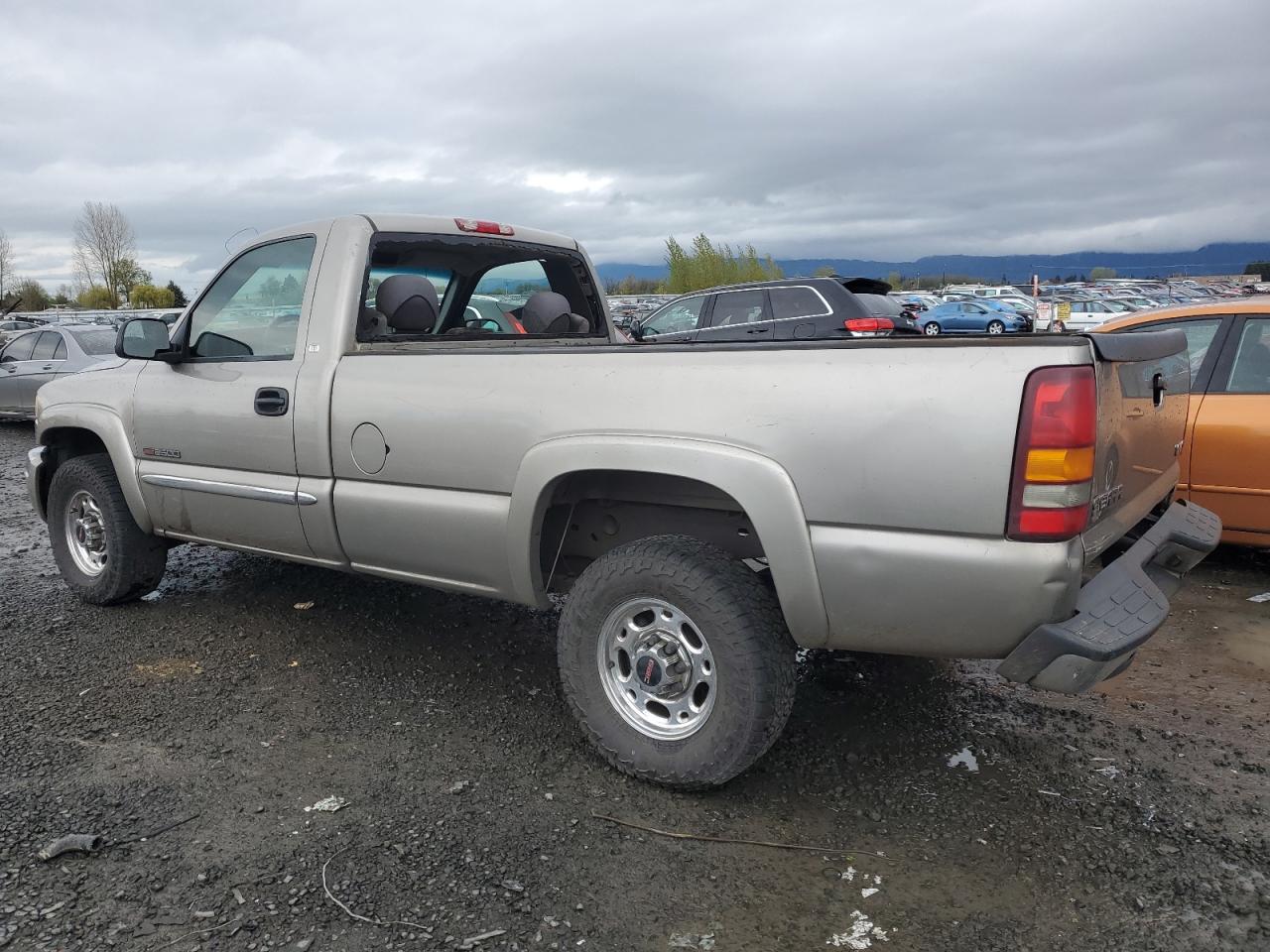 Photo 1 VIN: 1GTGC24UX3Z332963 - GMC SIERRA 