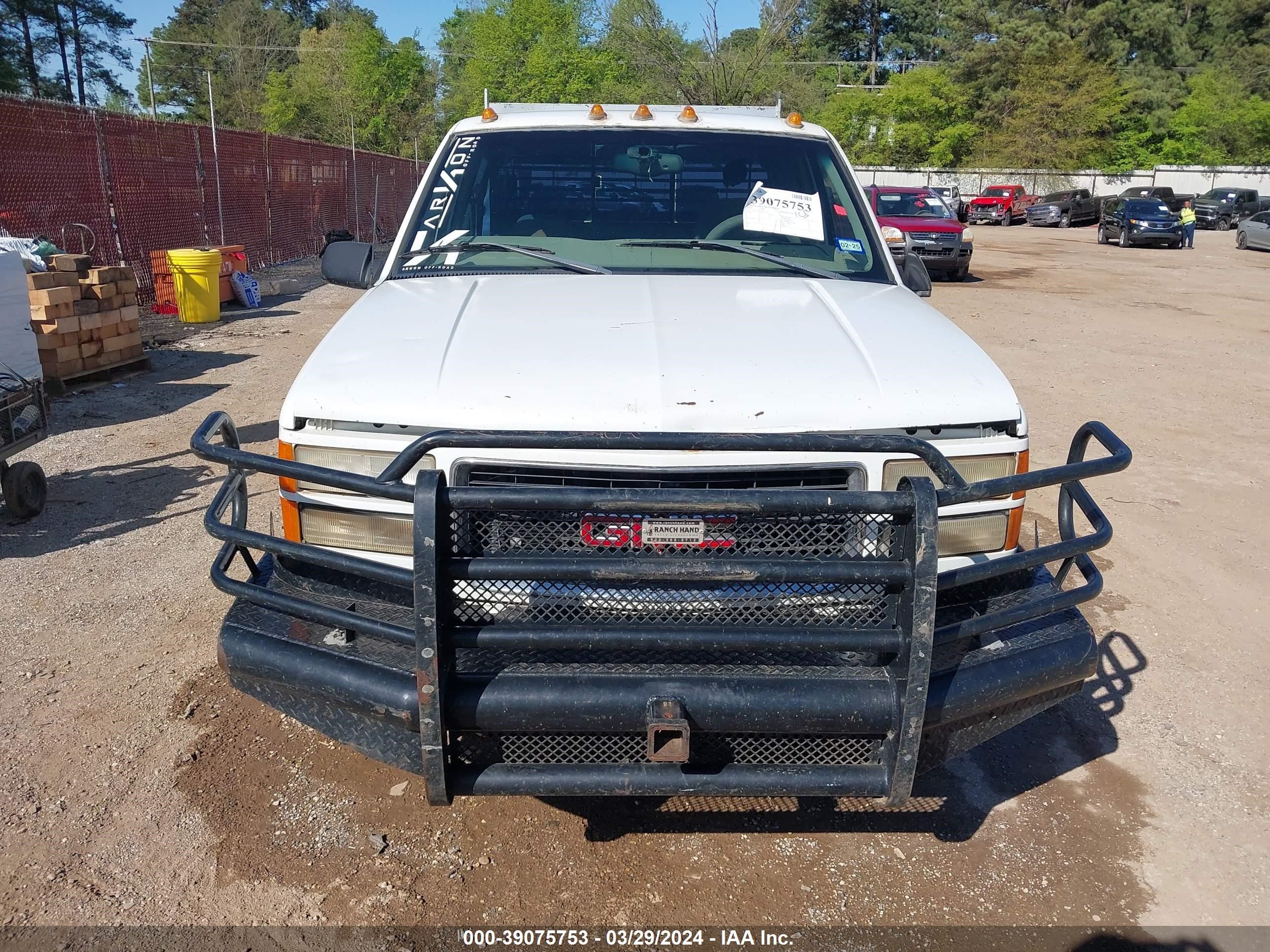 Photo 10 VIN: 1GTGC29R1WE525065 - GMC NULL 