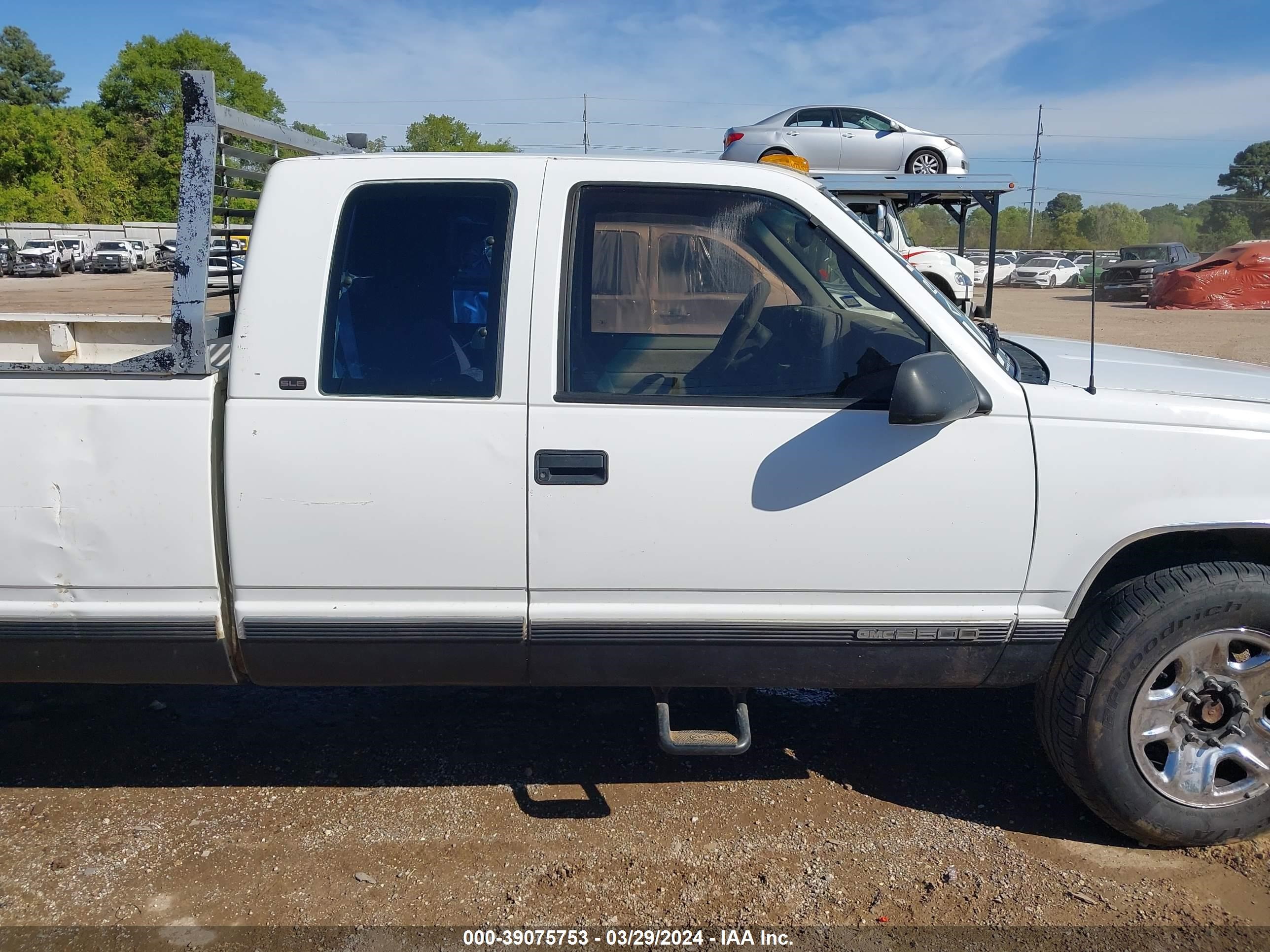 Photo 11 VIN: 1GTGC29R1WE525065 - GMC NULL 