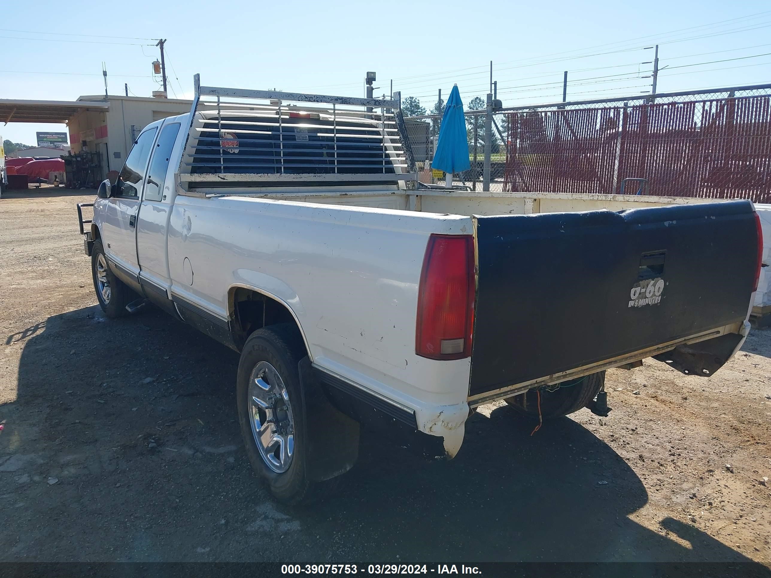 Photo 2 VIN: 1GTGC29R1WE525065 - GMC NULL 