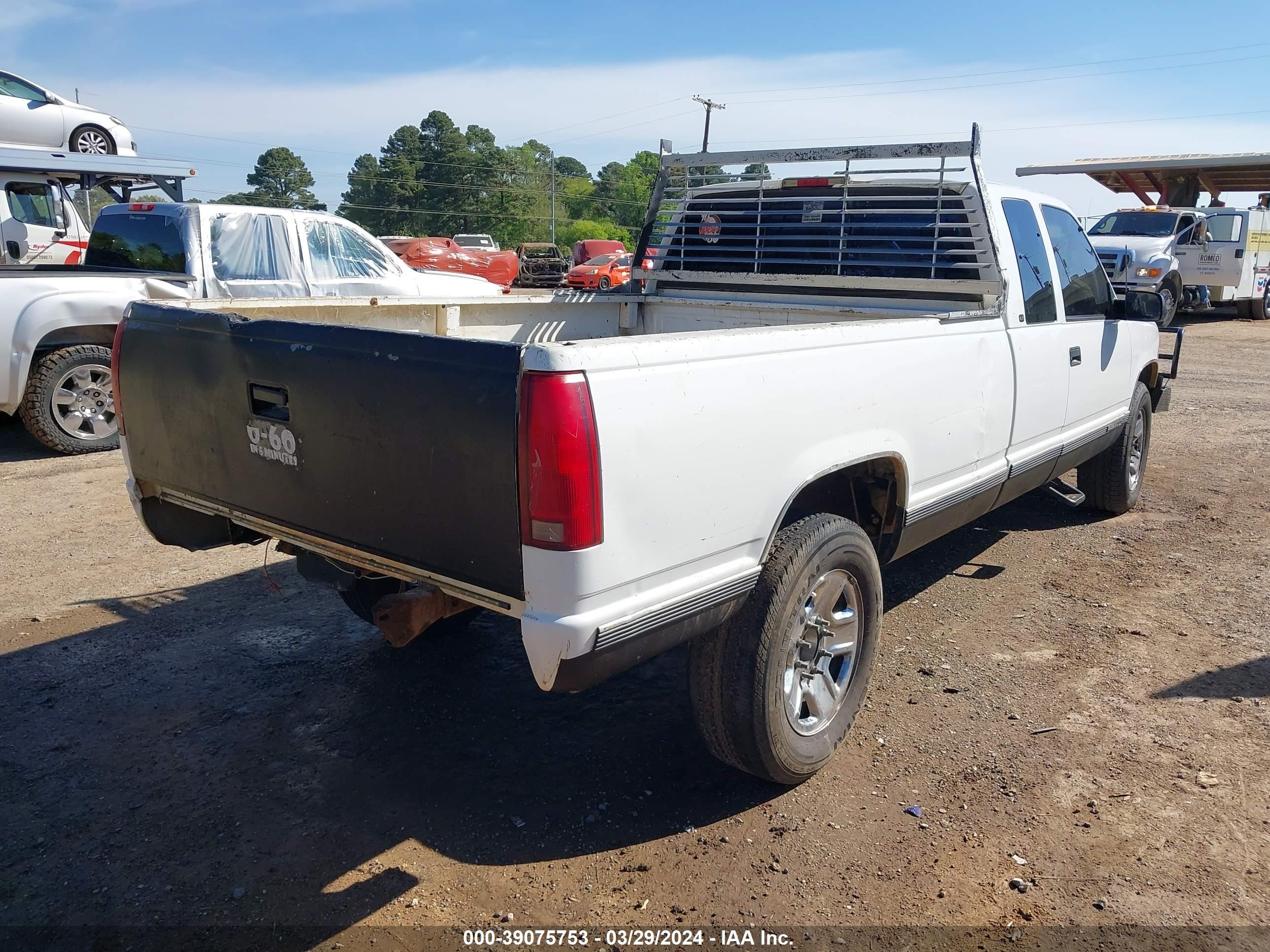 Photo 3 VIN: 1GTGC29R1WE525065 - GMC NULL 