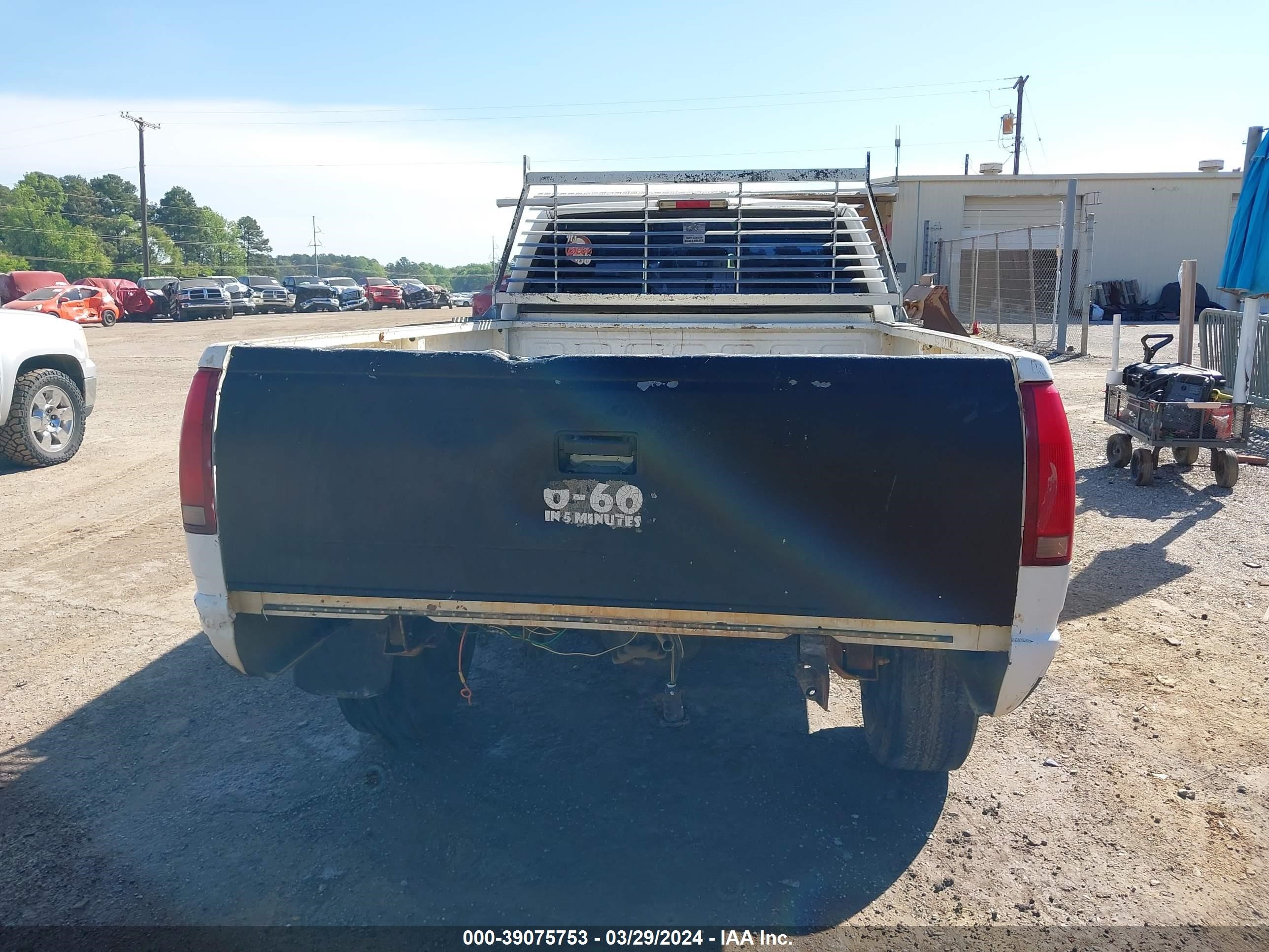 Photo 5 VIN: 1GTGC29R1WE525065 - GMC NULL 