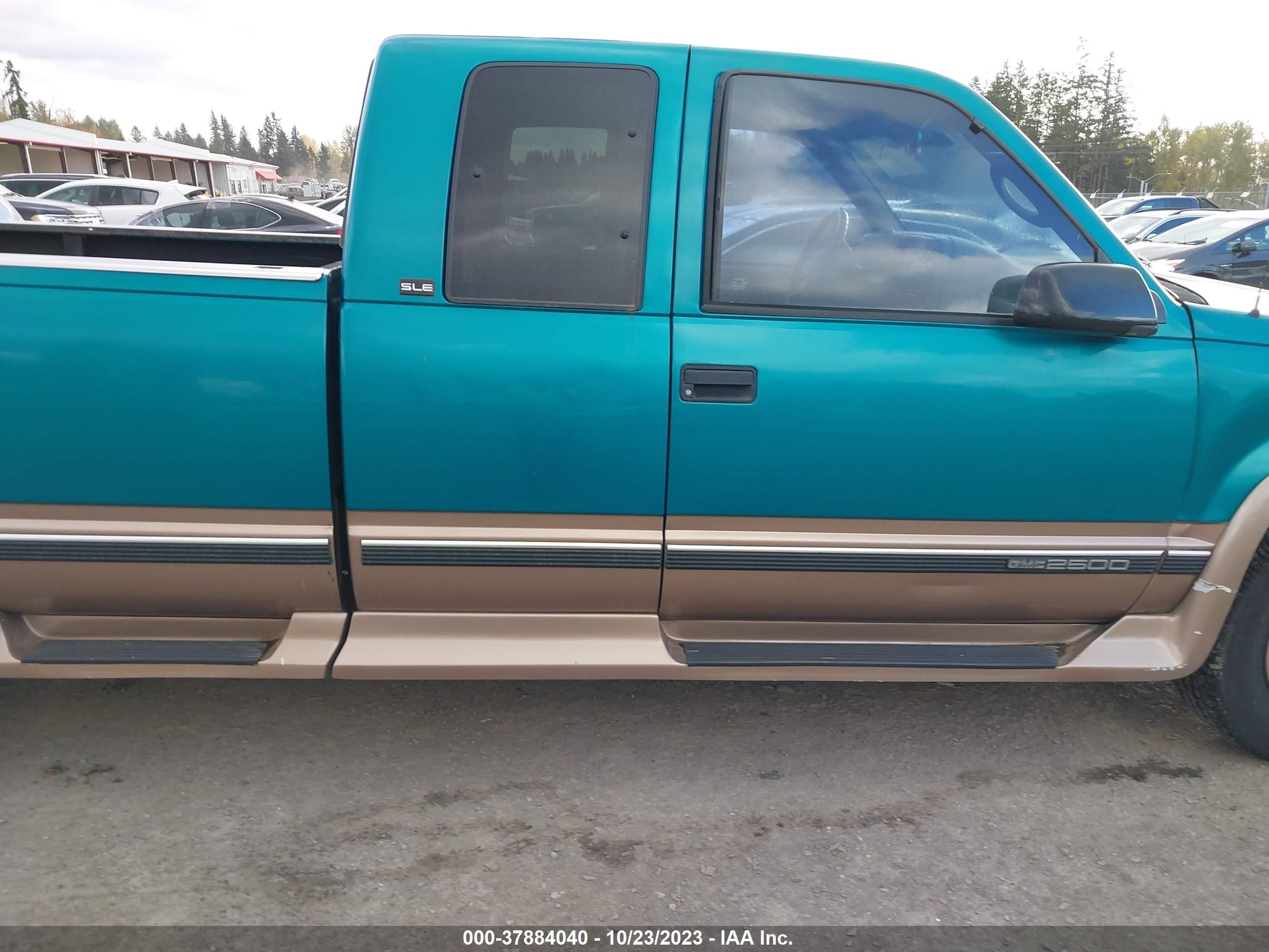 Photo 12 VIN: 1GTGC29R8TE525530 - GMC SIERRA 