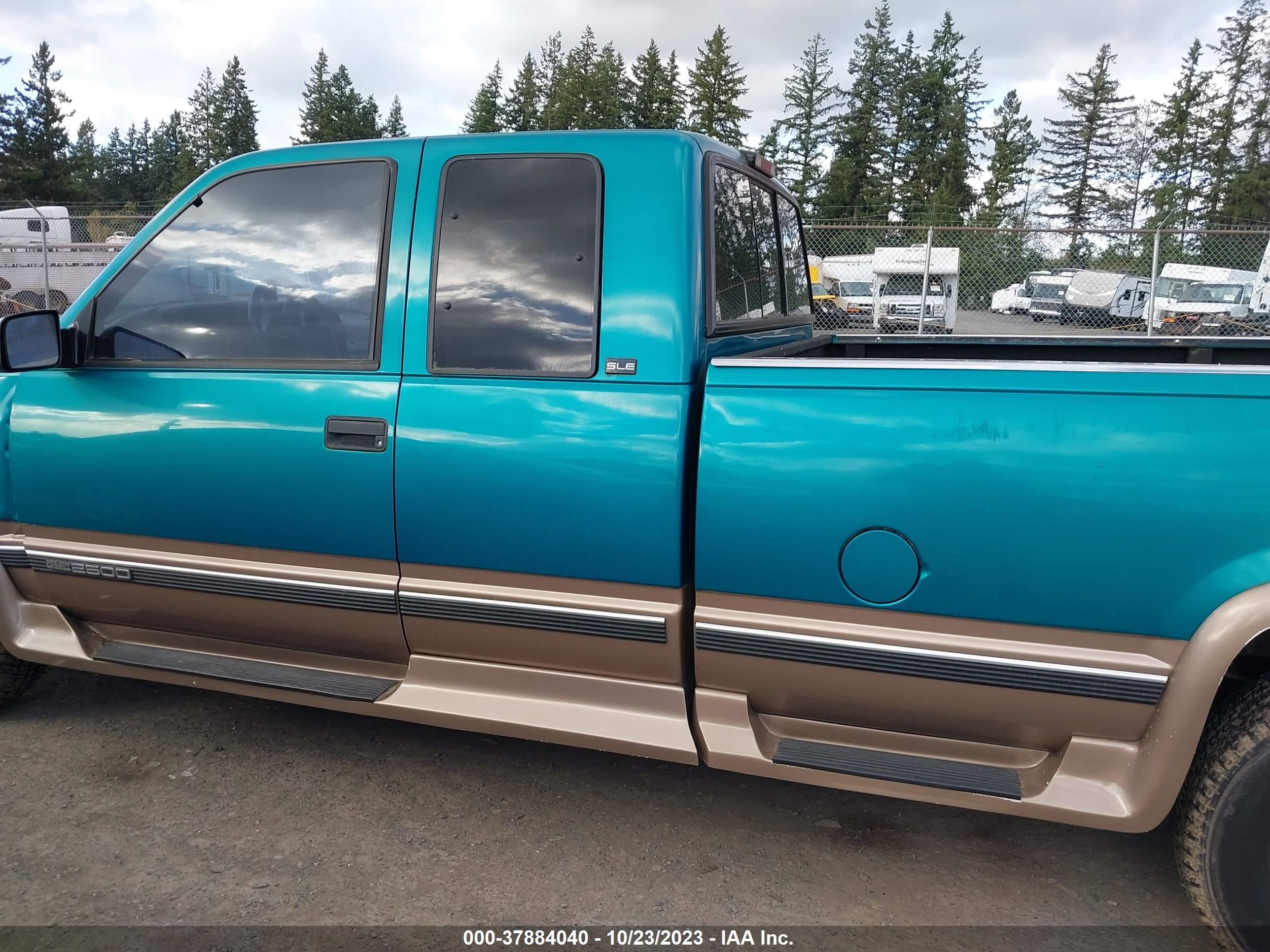 Photo 13 VIN: 1GTGC29R8TE525530 - GMC SIERRA 