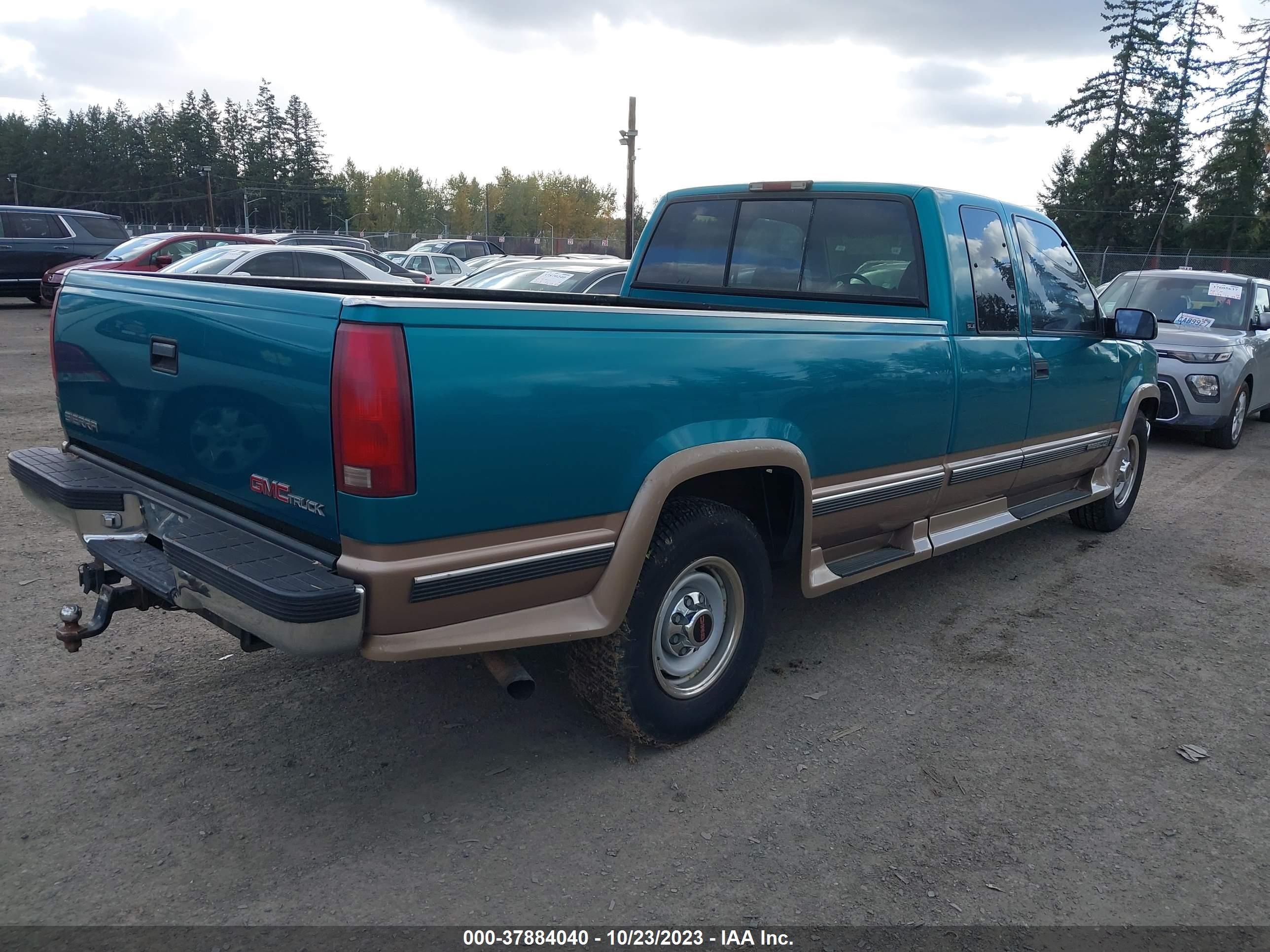 Photo 3 VIN: 1GTGC29R8TE525530 - GMC SIERRA 